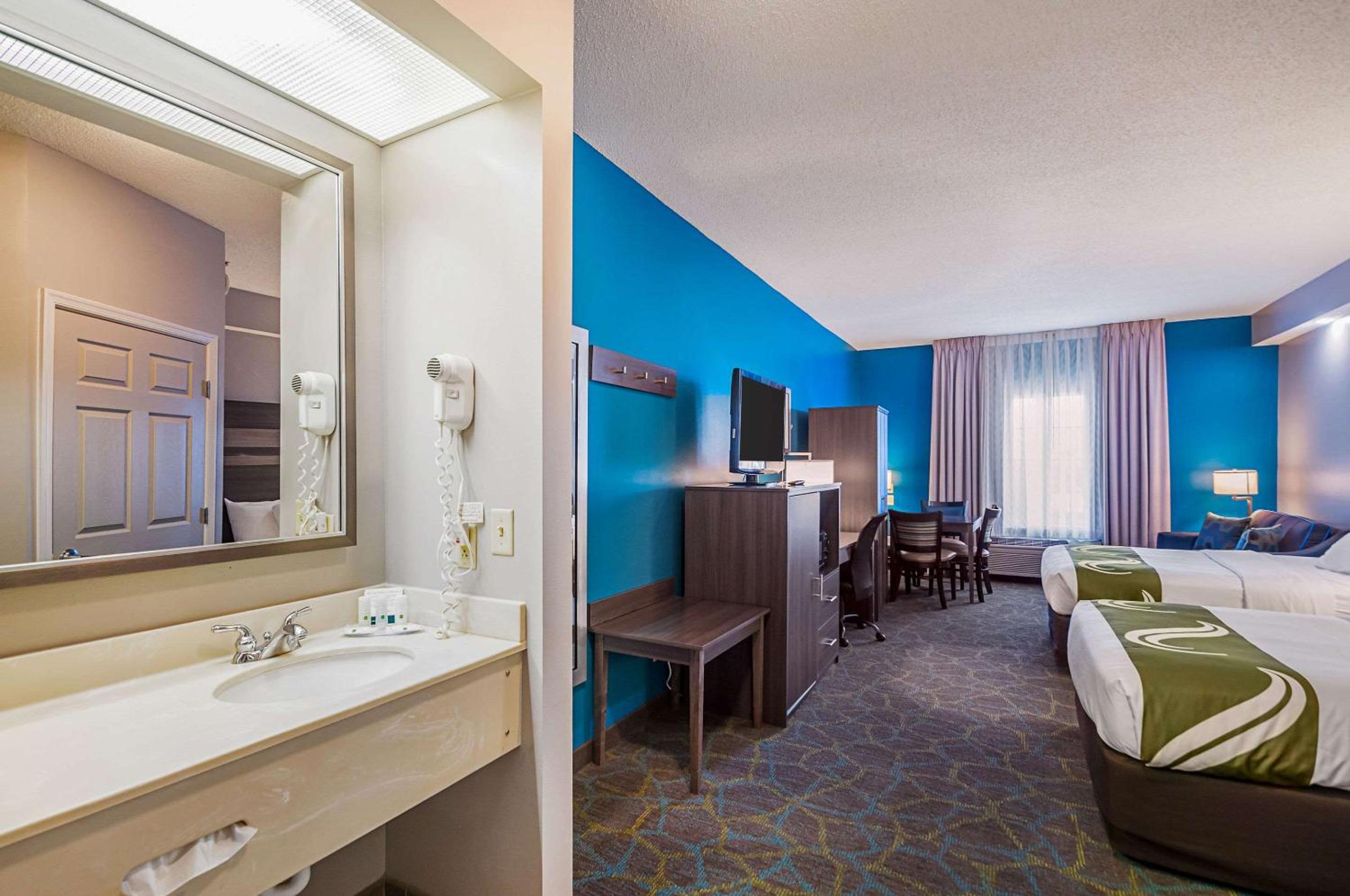 King Room - Accessible/Non-Smoking - Photo 3