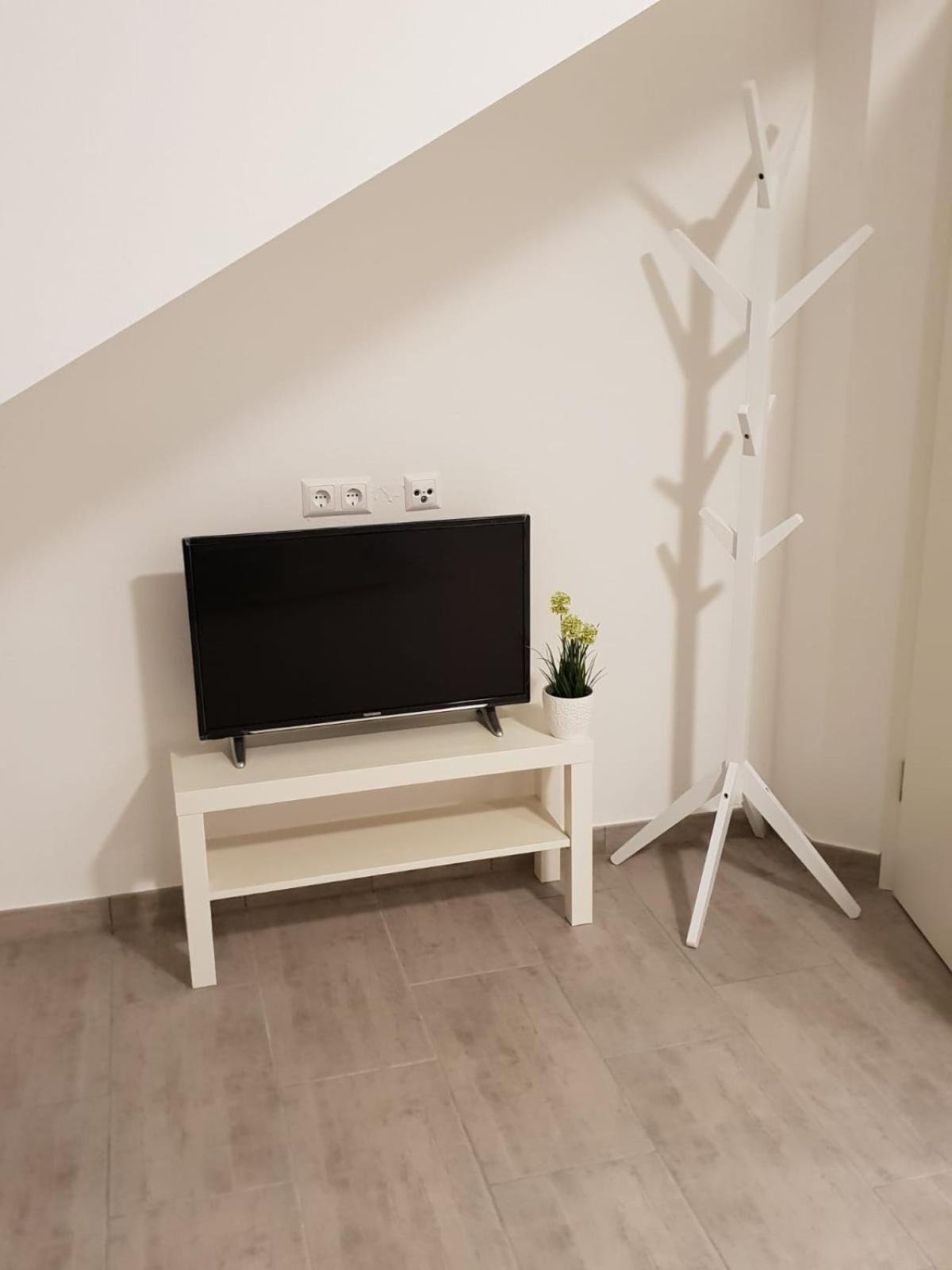 Apartment with Lake View - Photo 16