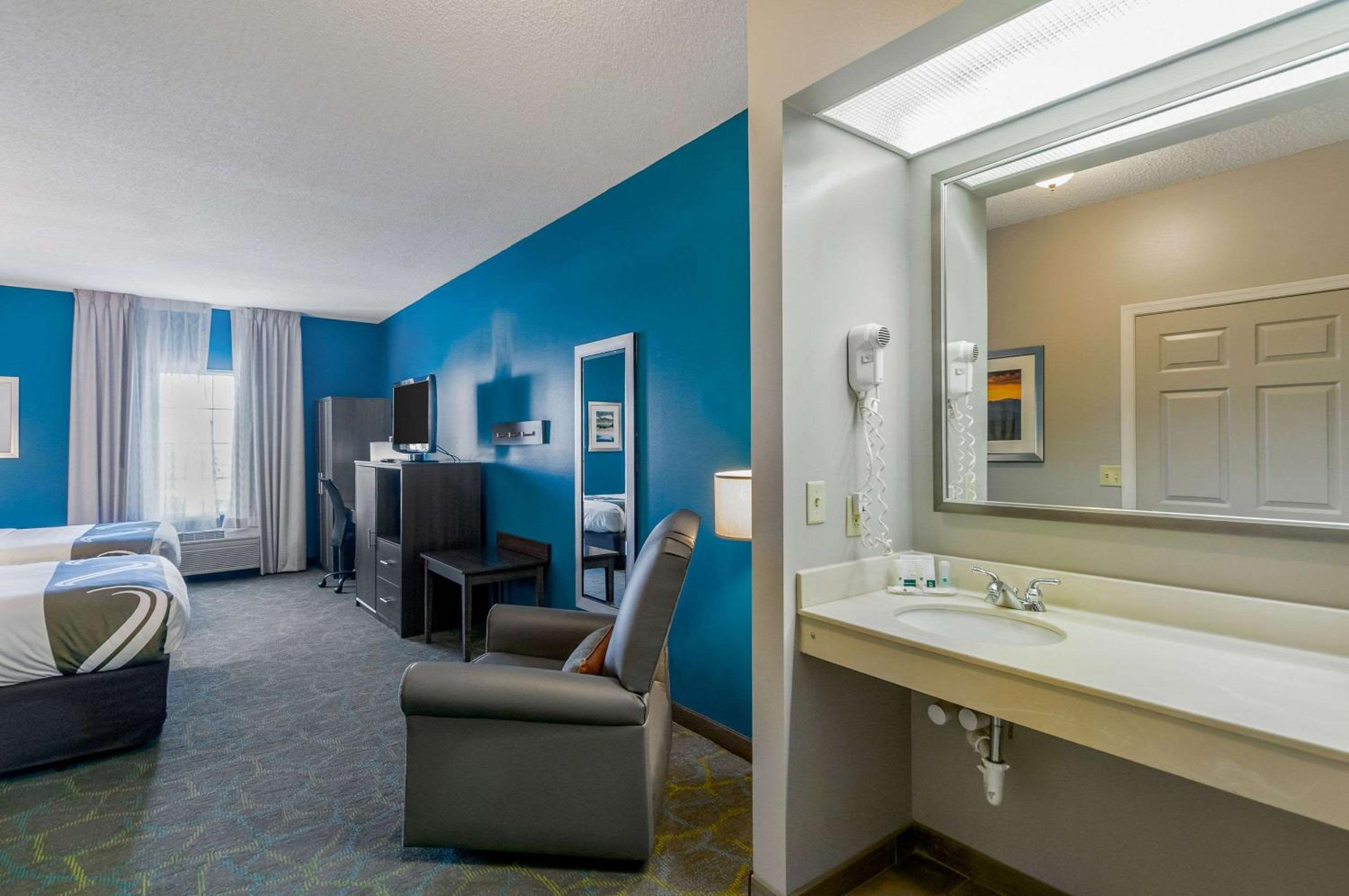 Double Room with Two Double Beds - Accessible/Non-Smoking - Photo 1