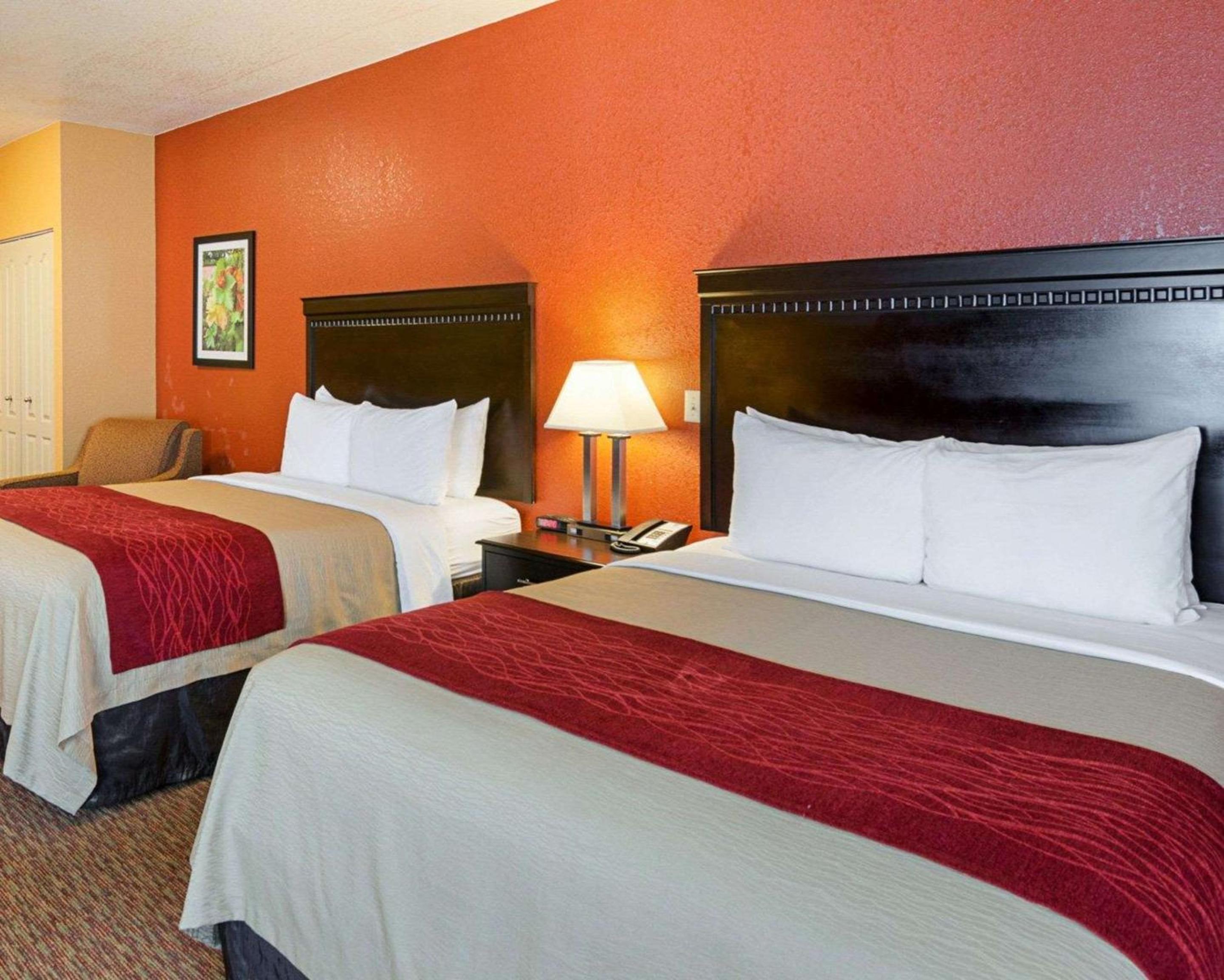  Standard Queen Room with Two Queen Beds - Non-Smoking - Photo 3