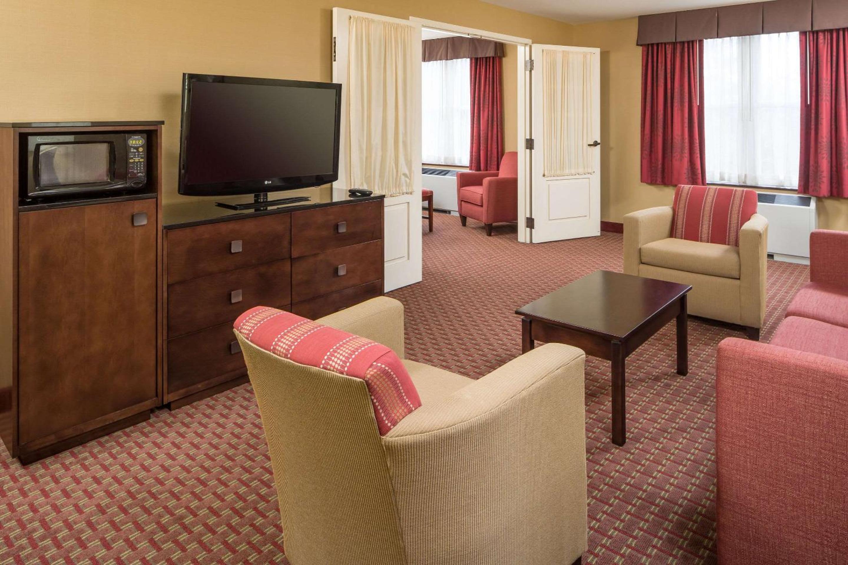 King Suite - Accessible/Non-Smoking - Photo 9