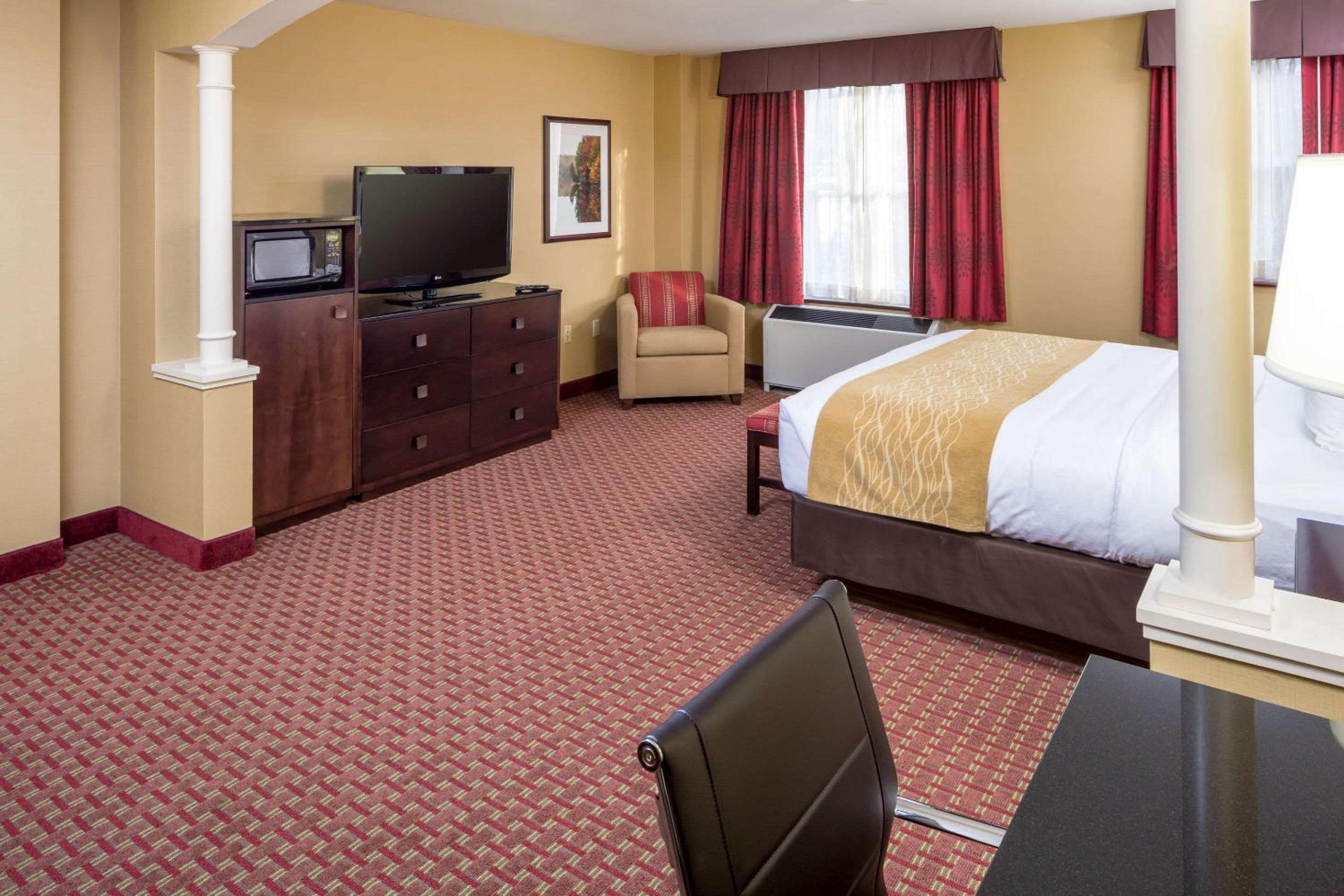King Room - Non-Smoking - Photo 4