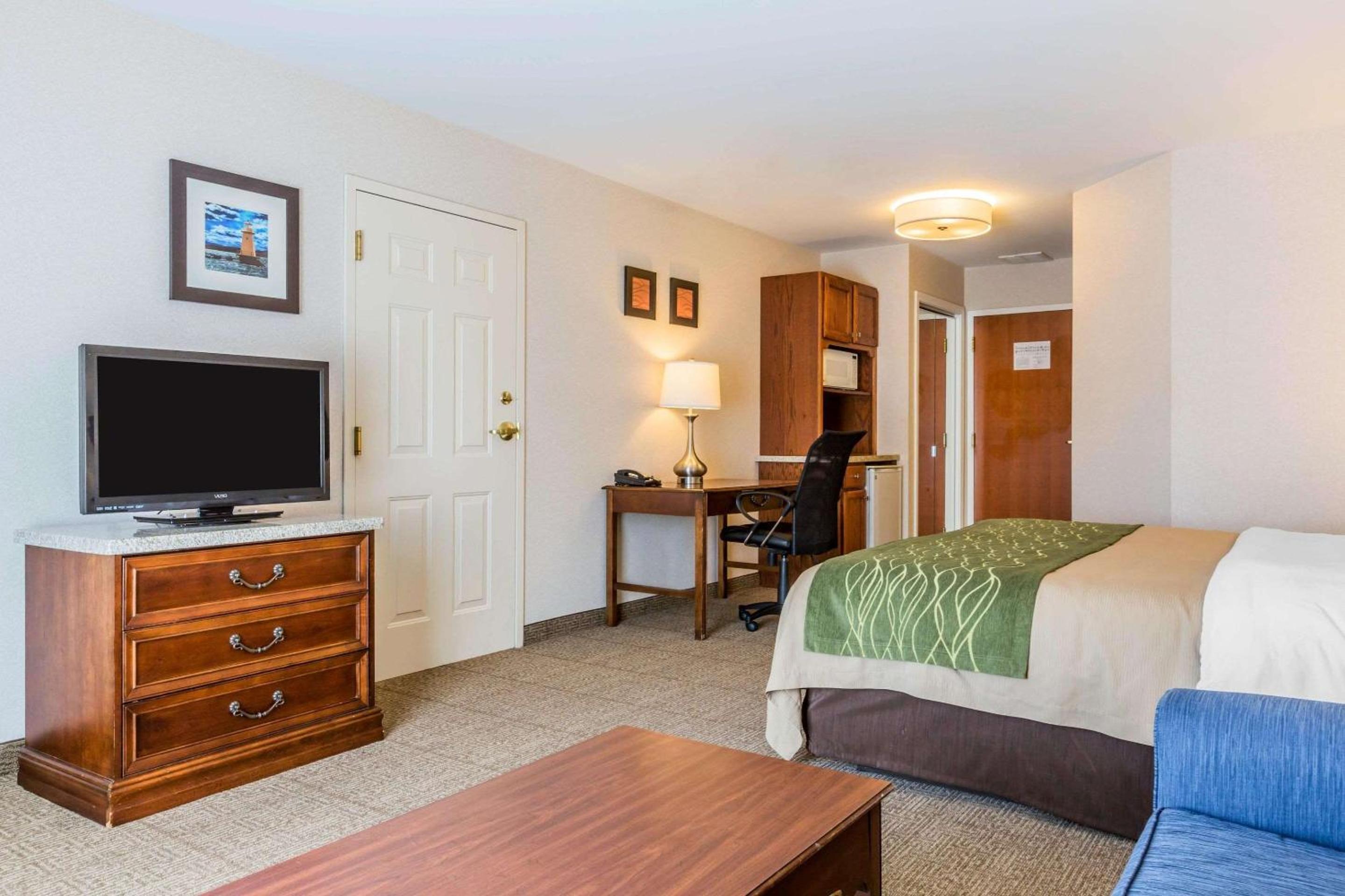 King Room with Sofa Bed - Non-Smoking - Photo 2