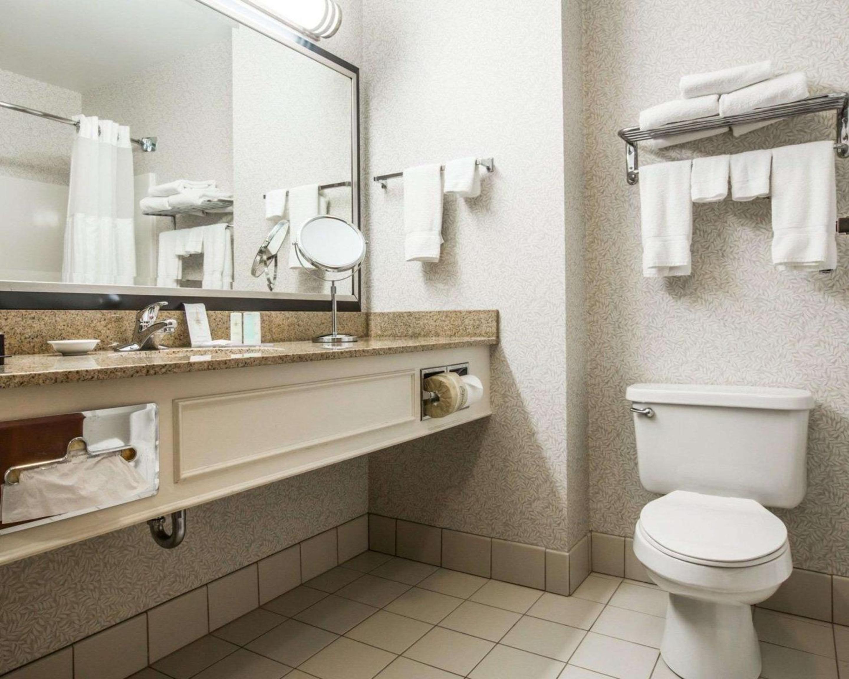 King Room - Non-Smoking - Photo 5