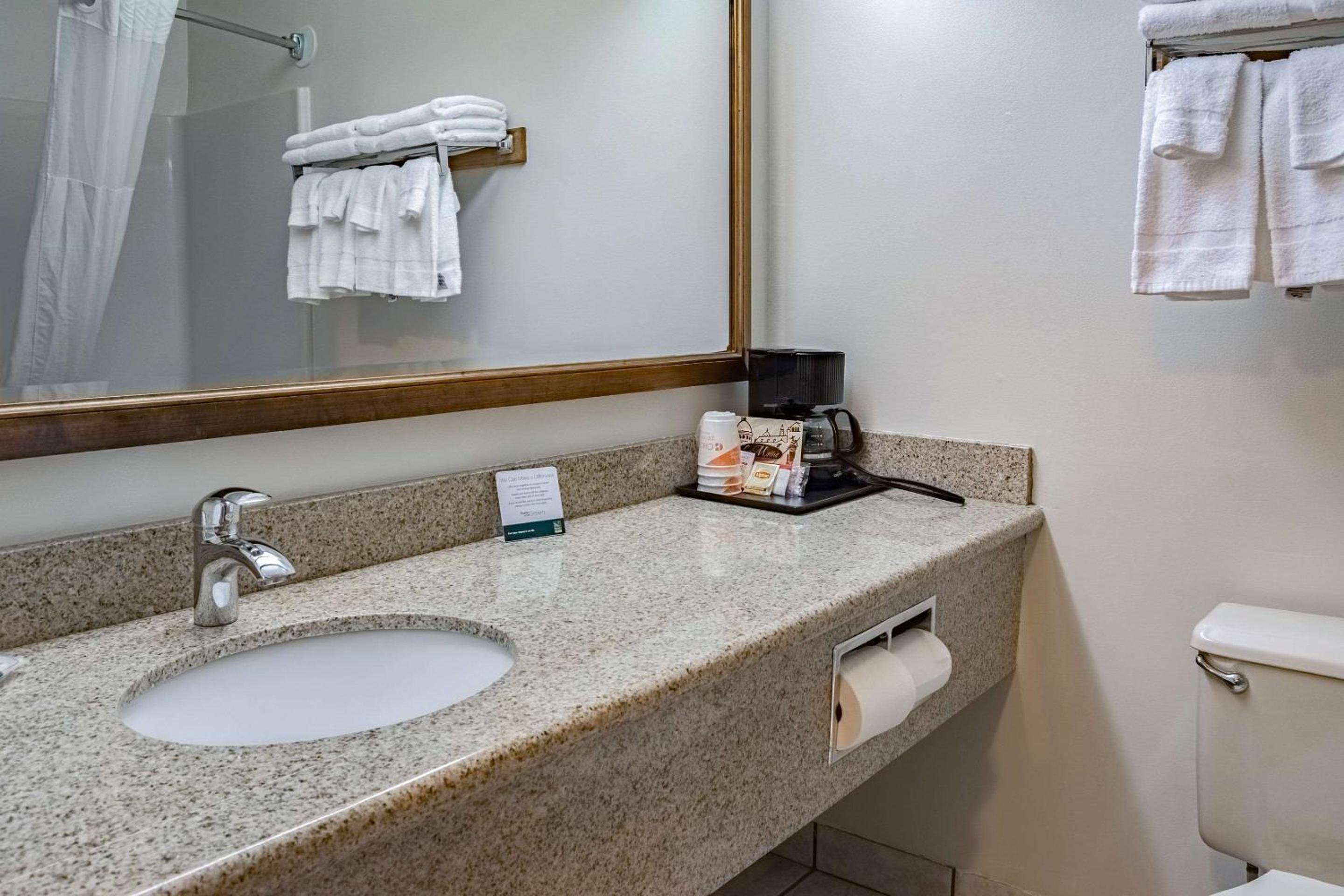 King Room - Non-Smoking - Photo 3