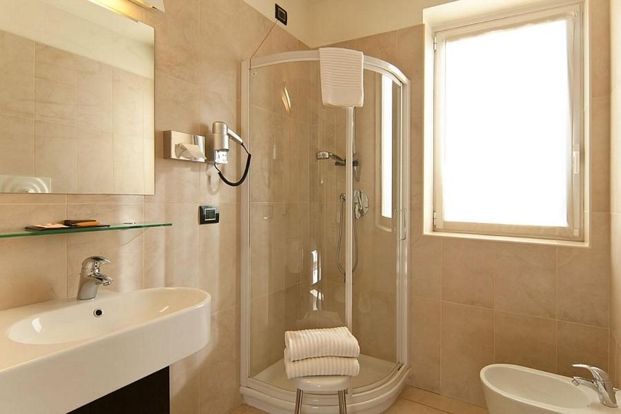 Double Room with Balcony photo 3
