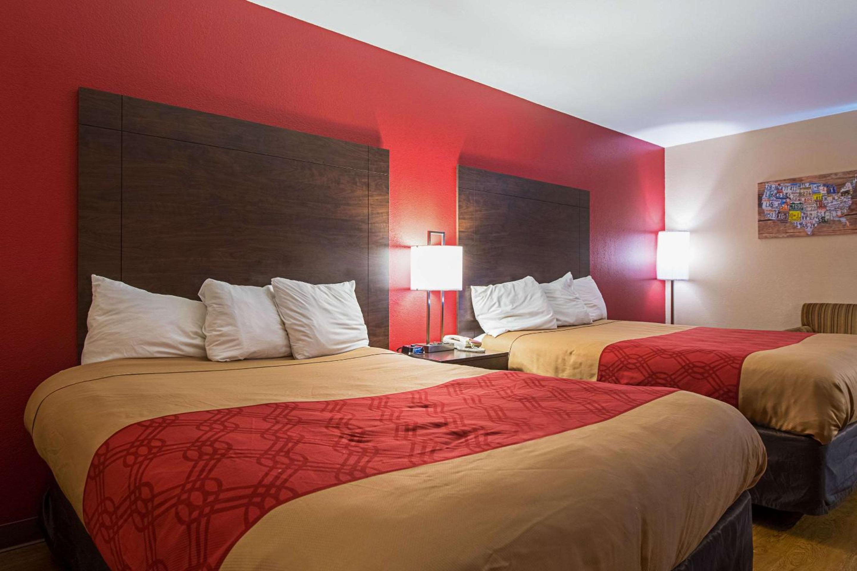 Queen Room with Two Queen Beds - Non-Smoking - Photo 1