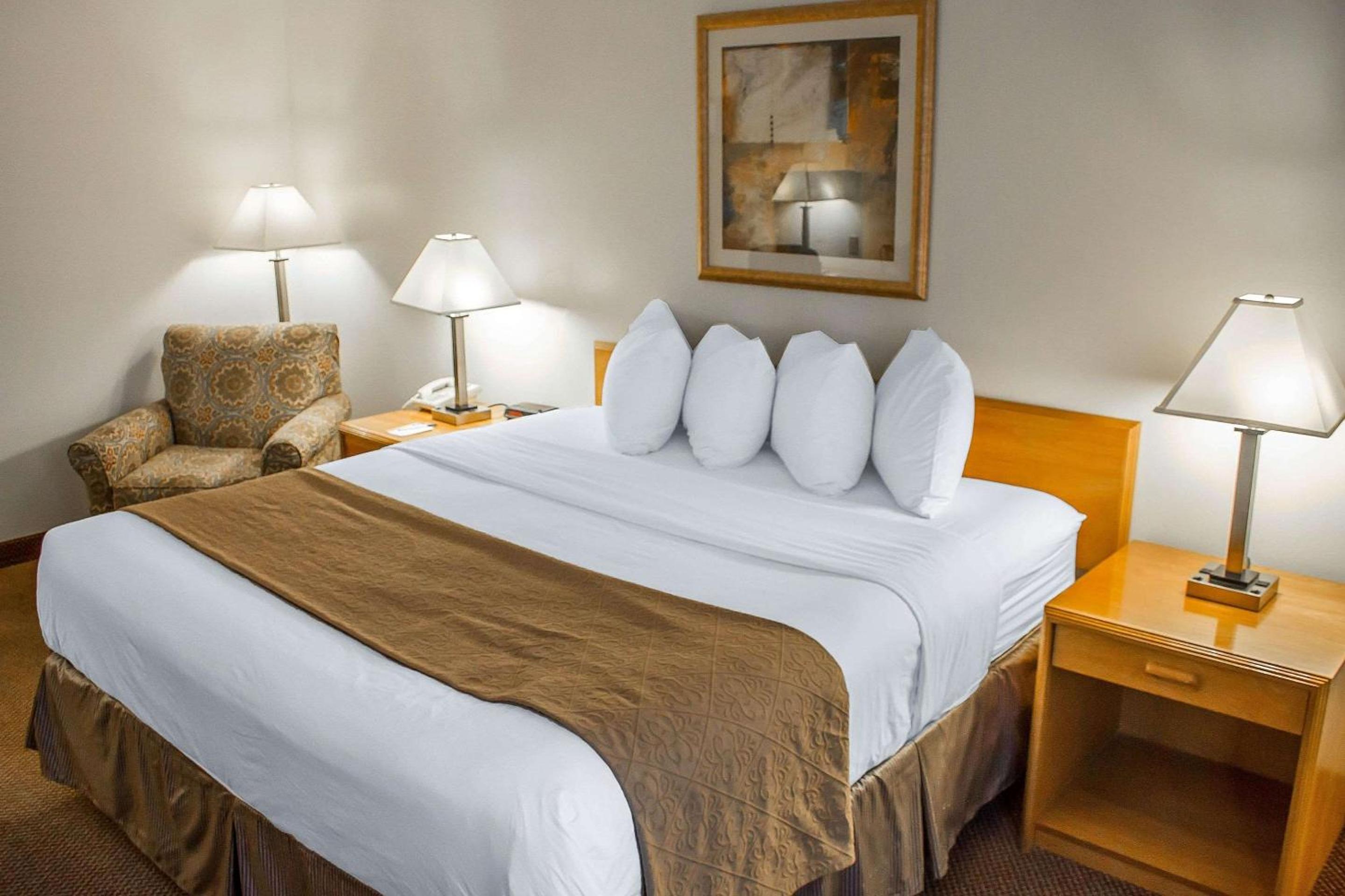 King Room - Non-Smoking - Photo 5