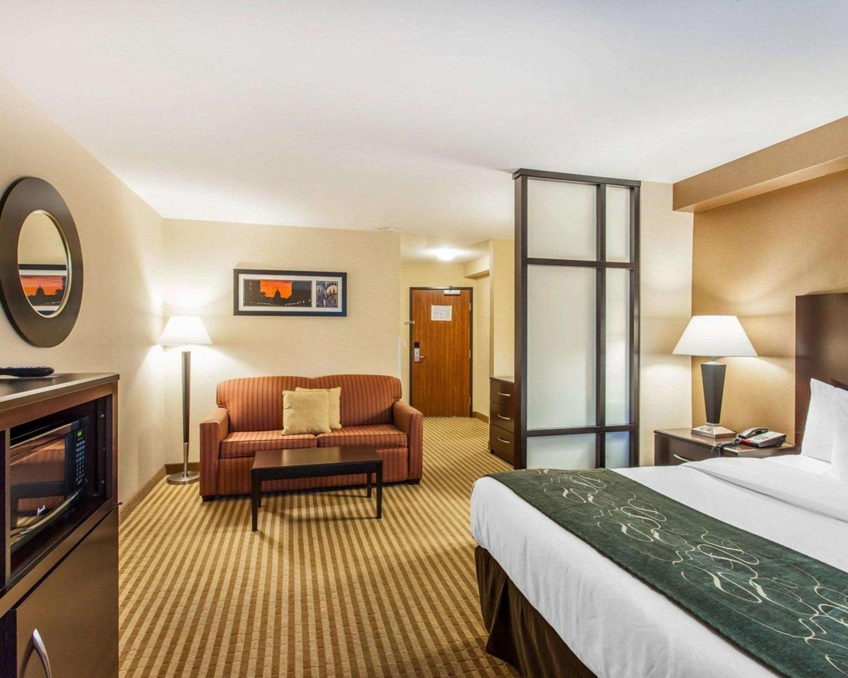 King Suite - Photo 3