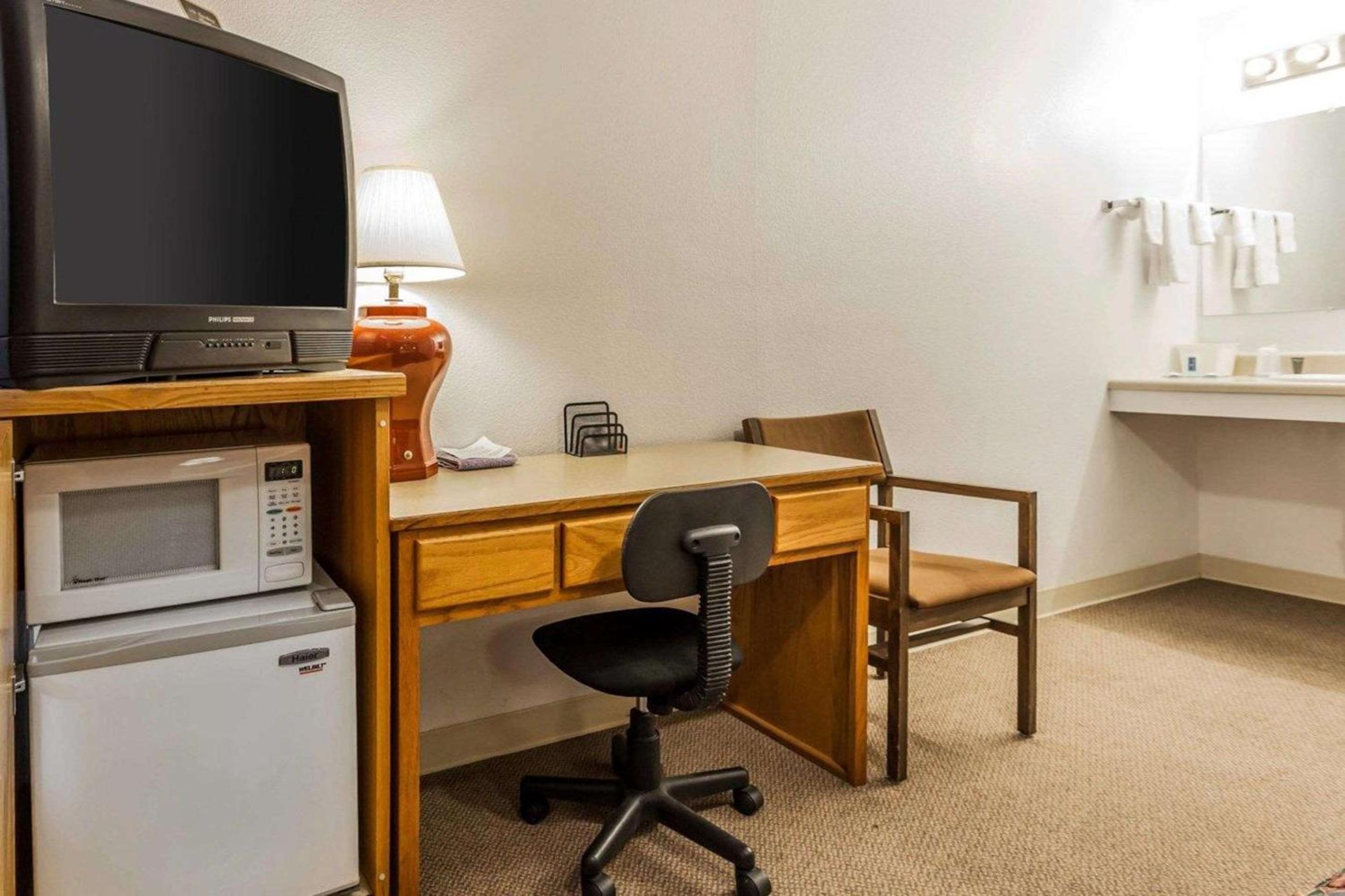 Standard King Room photo 1