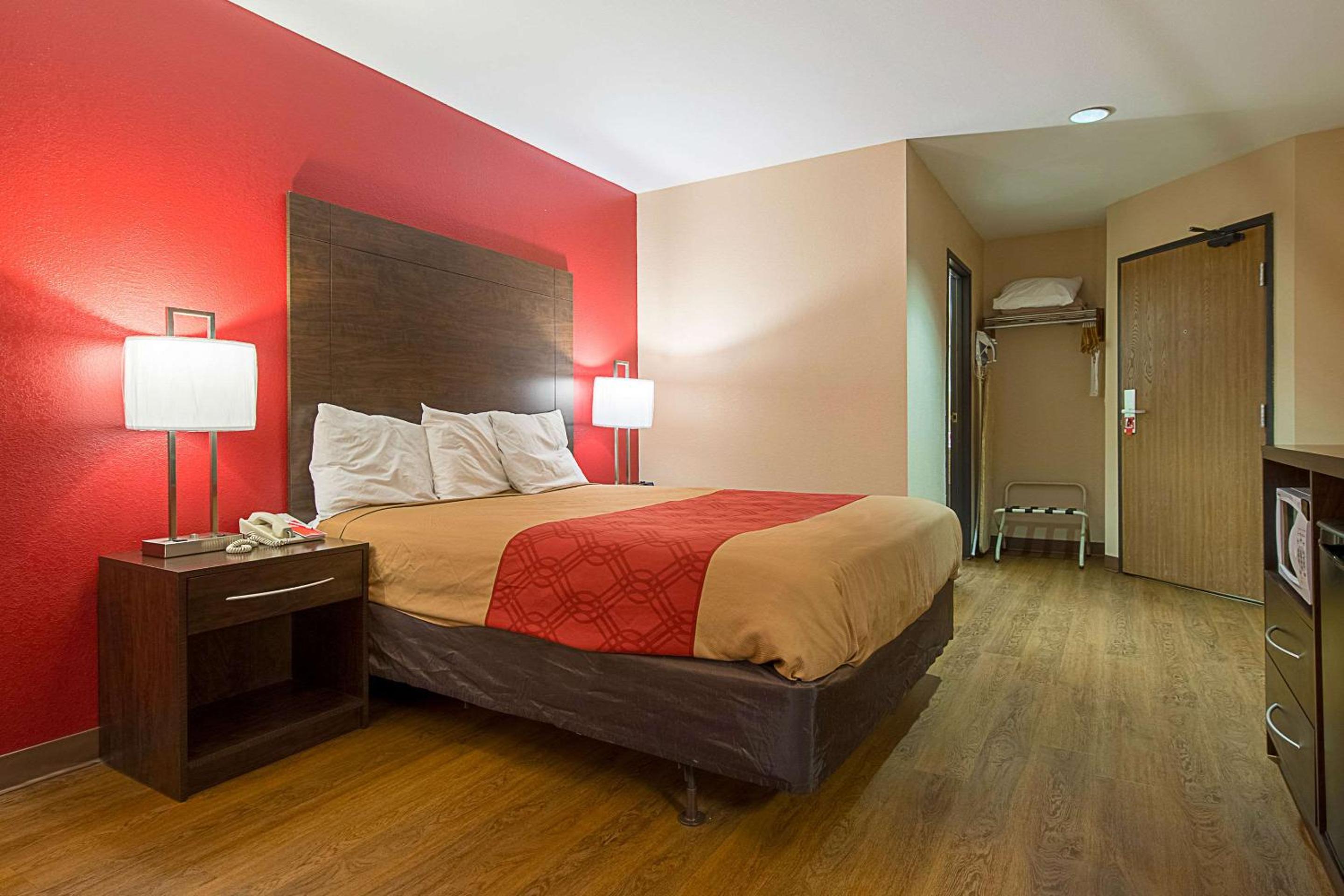 Queen Room - Non-Smoking - Photo 2