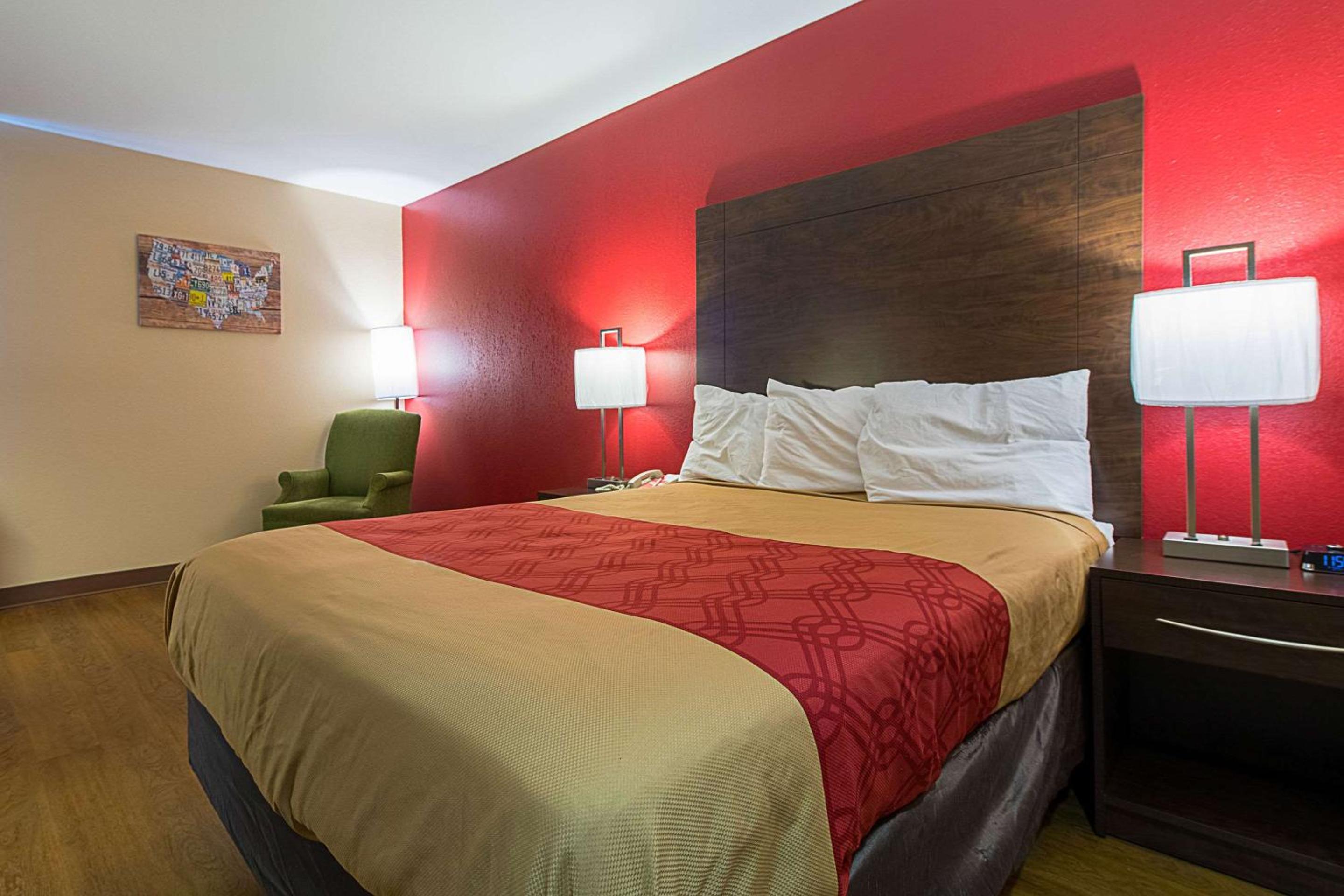 Queen Room - Non-Smoking - Photo 1