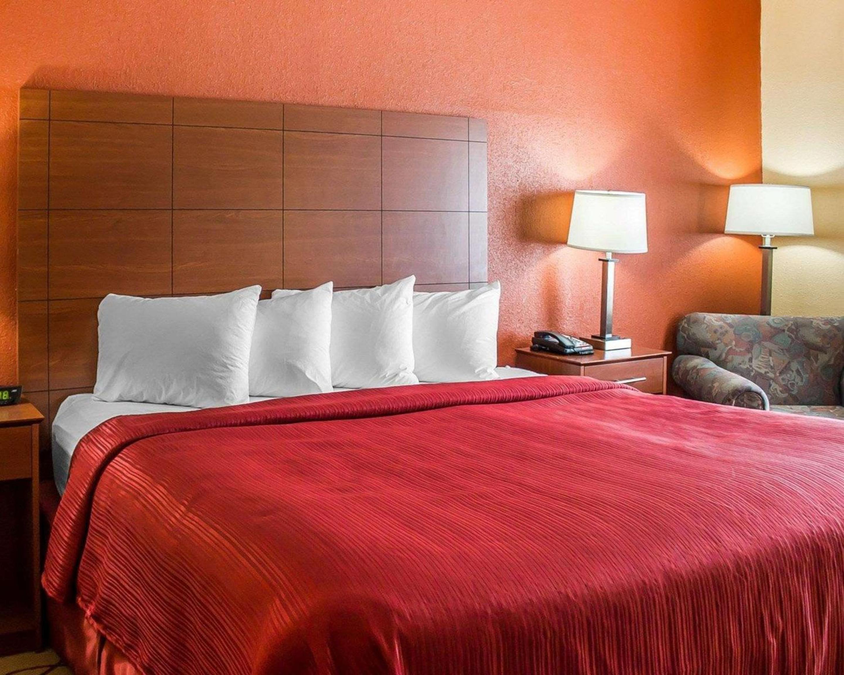 King Room - Non-Smoking - Photo 1