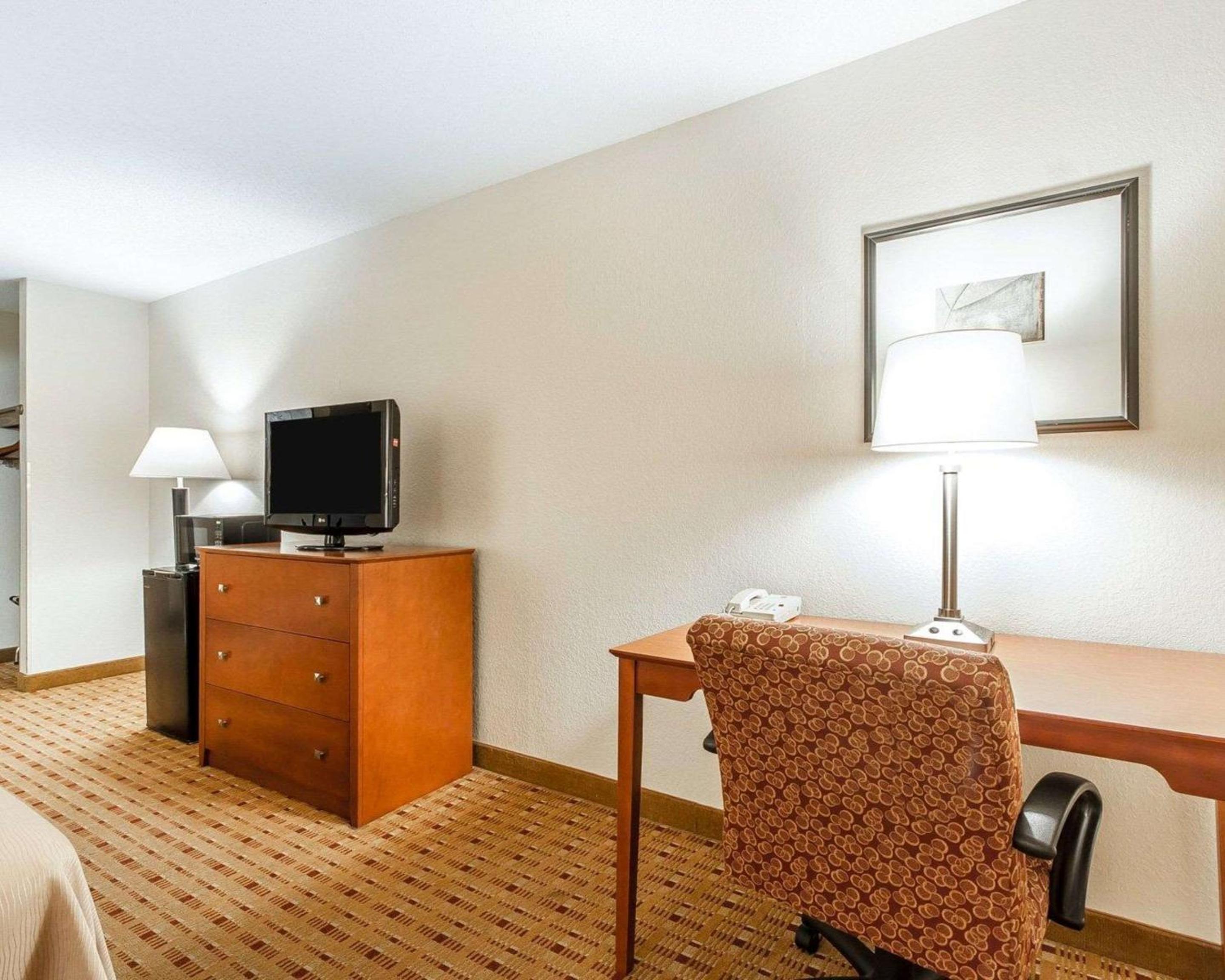 King Room - Non-Smoking - Photo 1