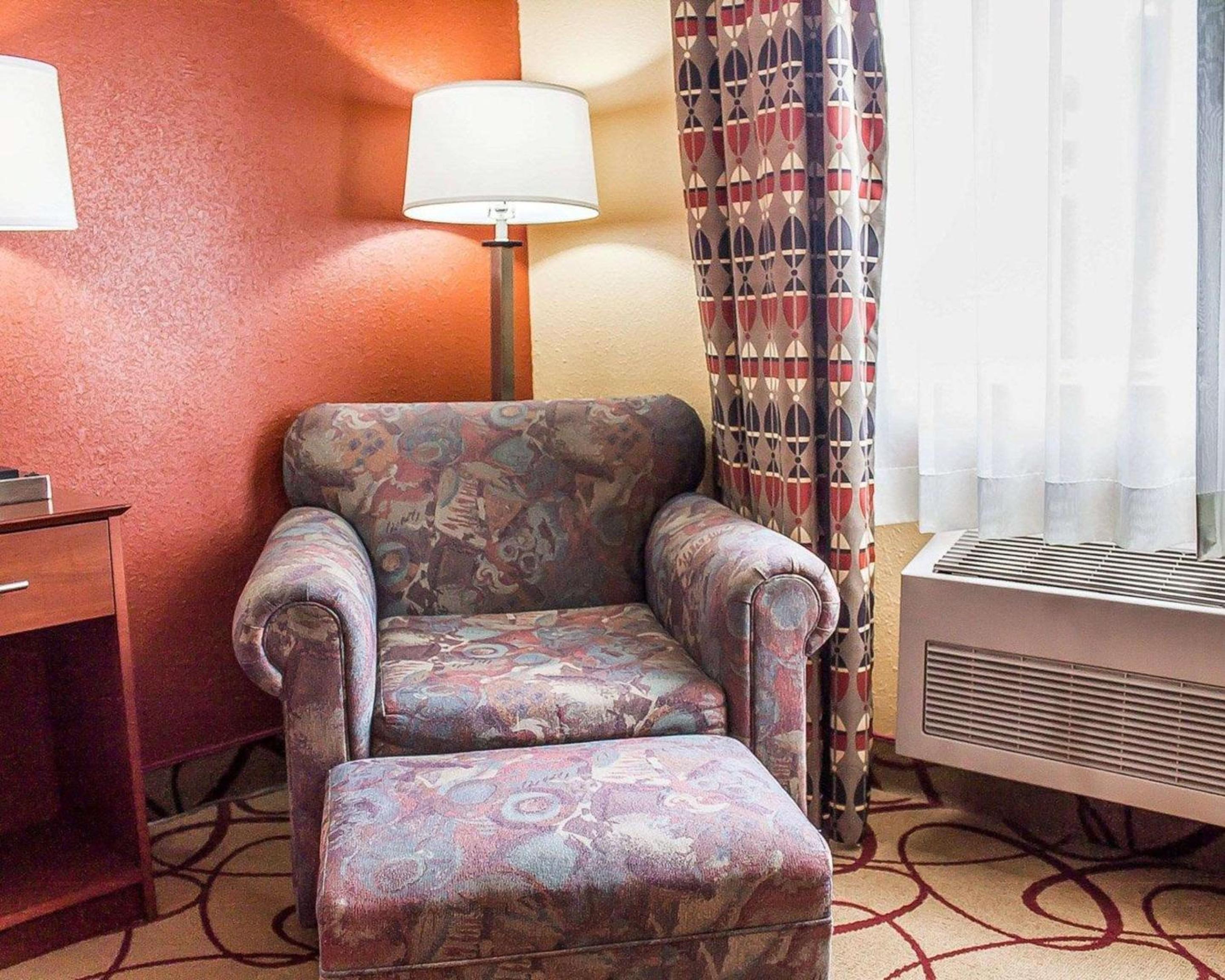 King Room - Non-Smoking - Photo 4