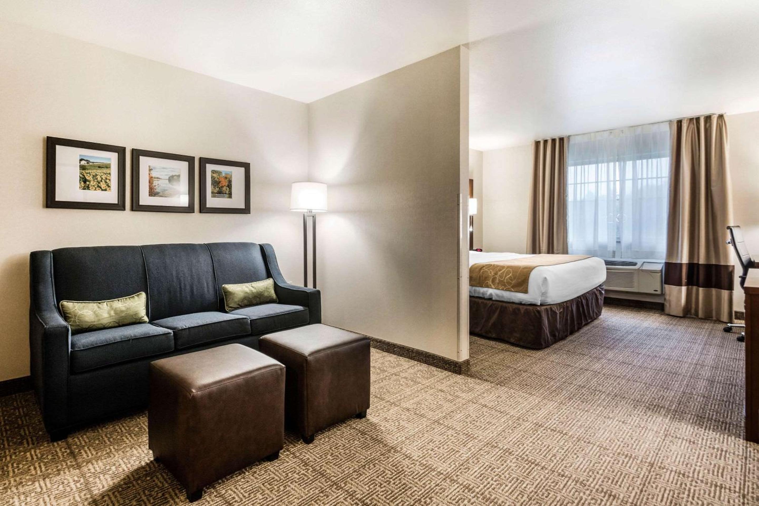 King Suite - Disability Access/Non-Smoking - Photo 6