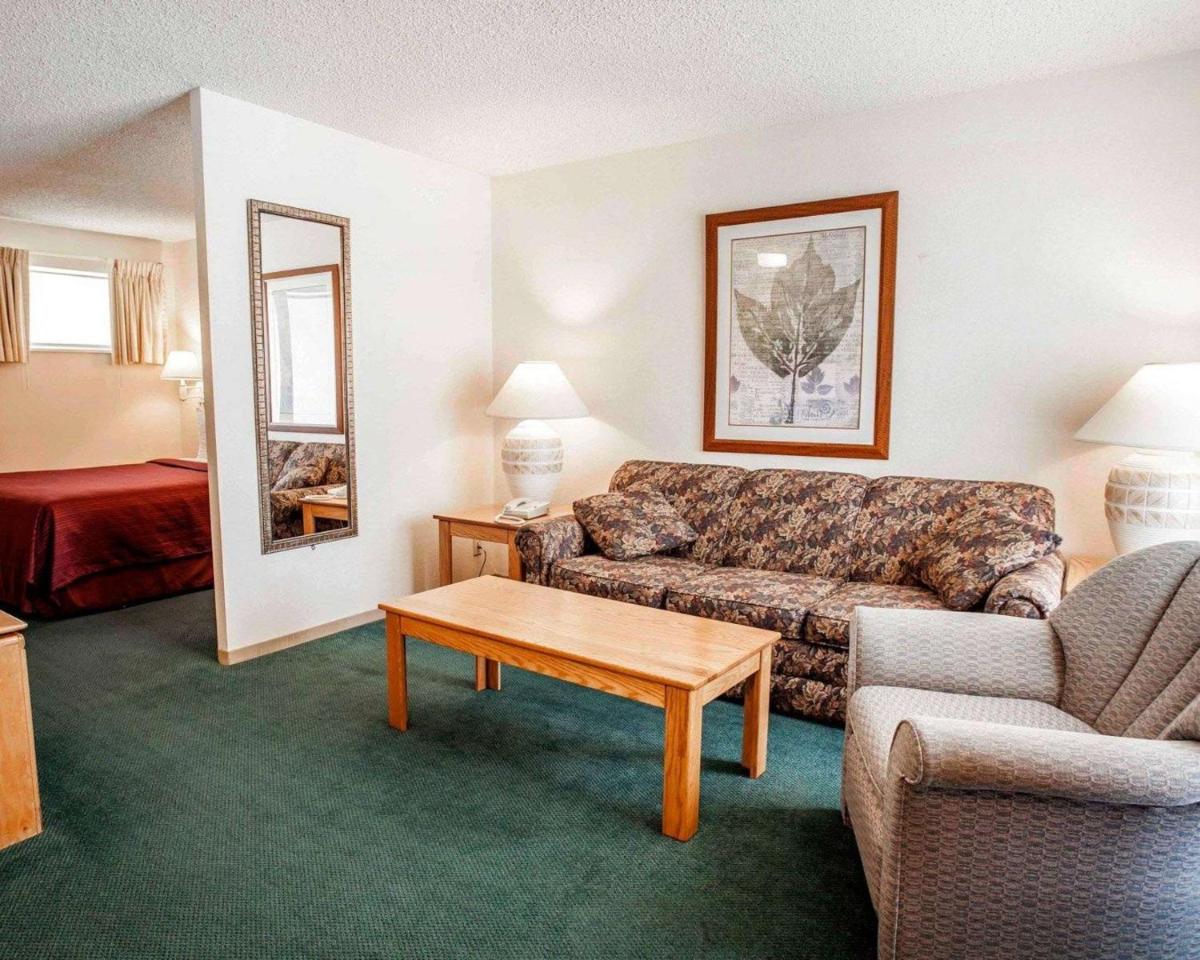 Deluxe Queen Room - Non-Smoking photo 3