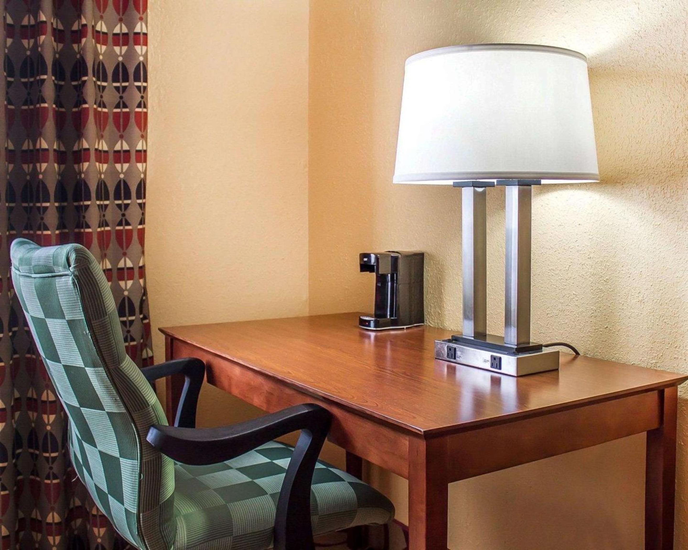 King Room - Non-Smoking - Photo 3