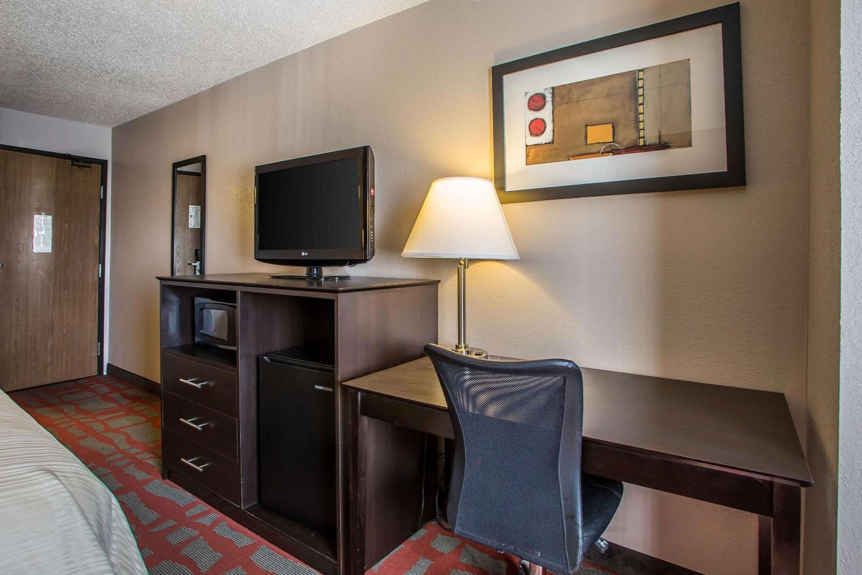 King Room - Non-Smoking - Photo 3