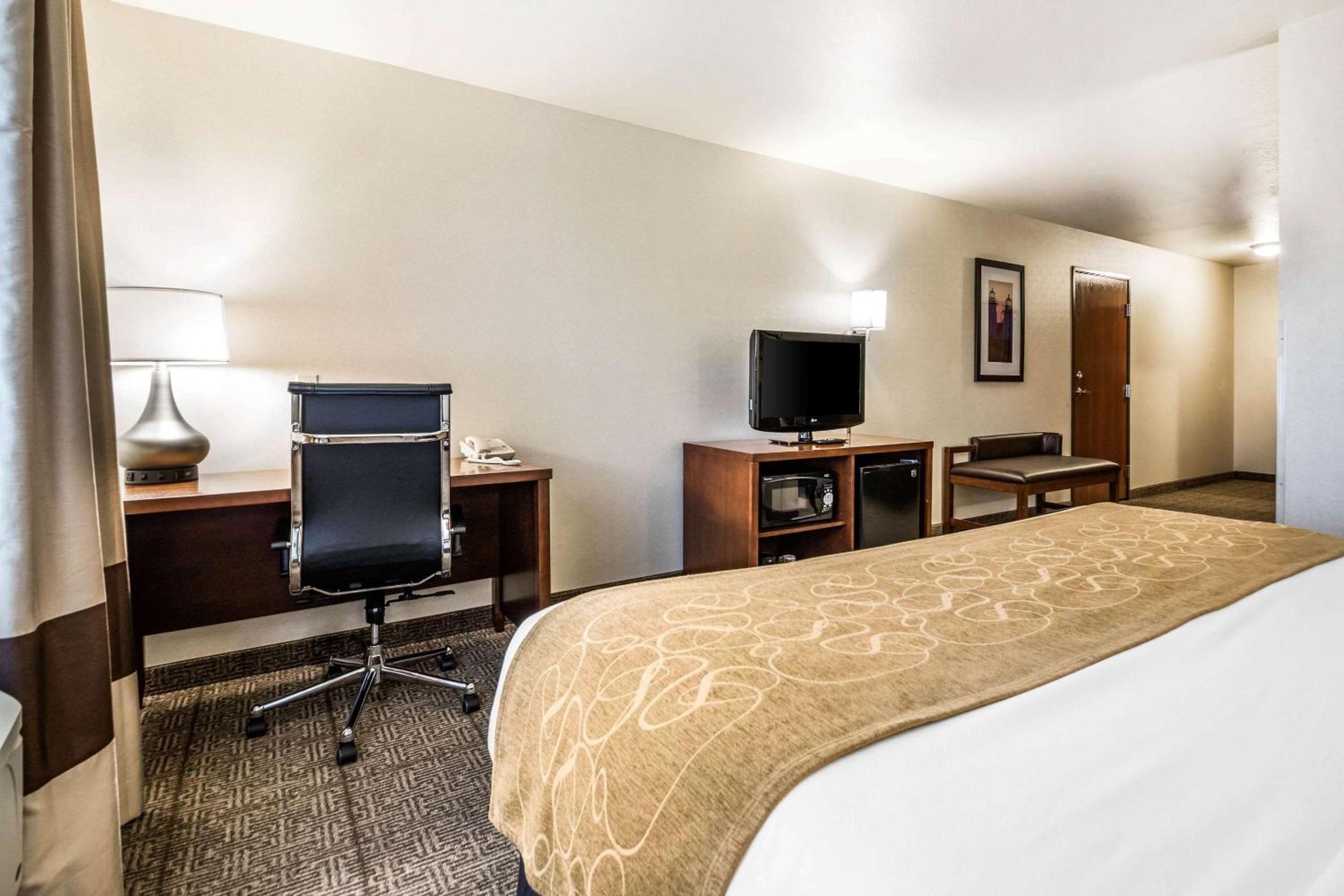 King Suite - Disability Access/Non-Smoking - Photo 5