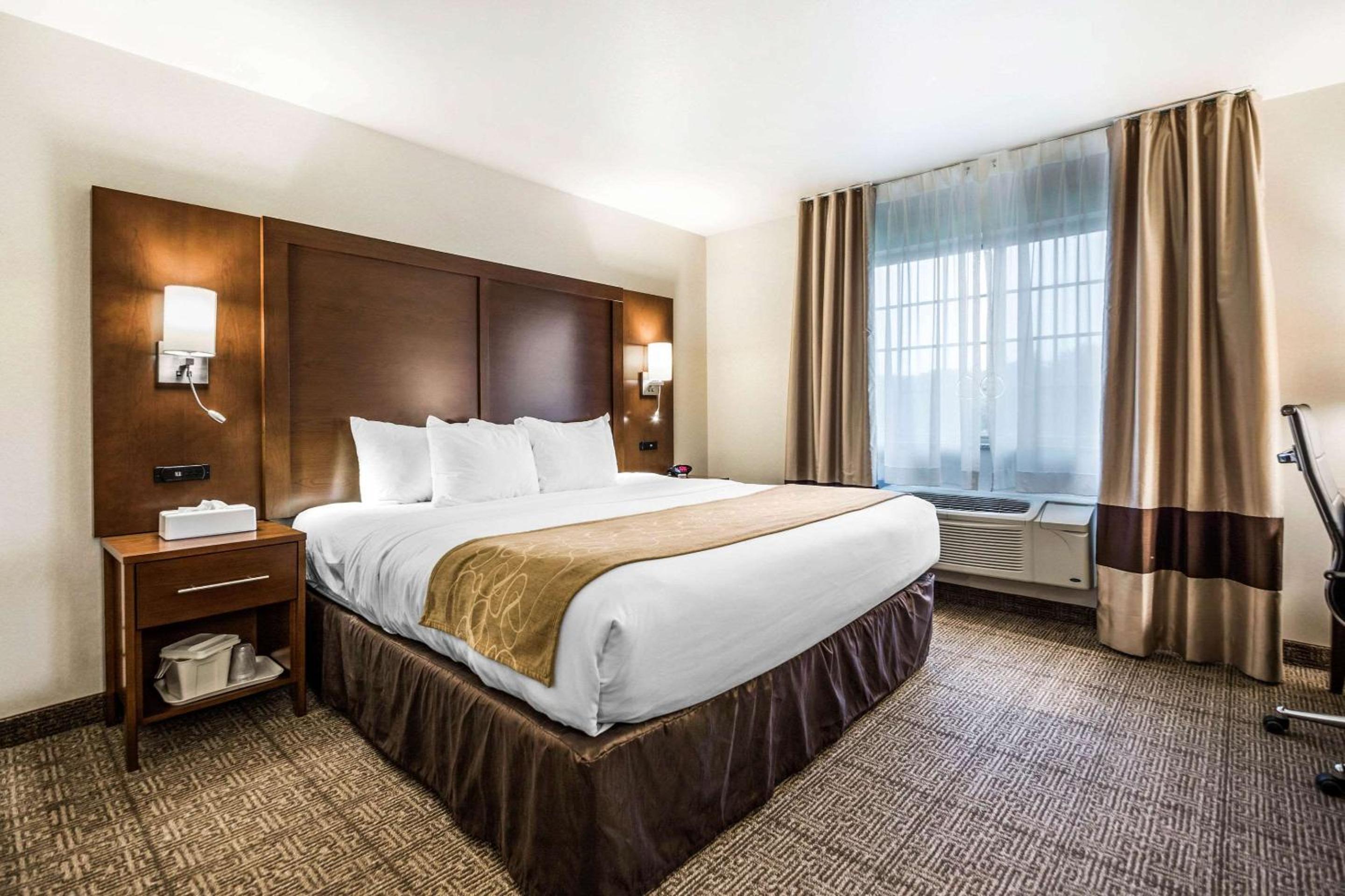 King Suite - Disability Access/Non-Smoking - Photo 2