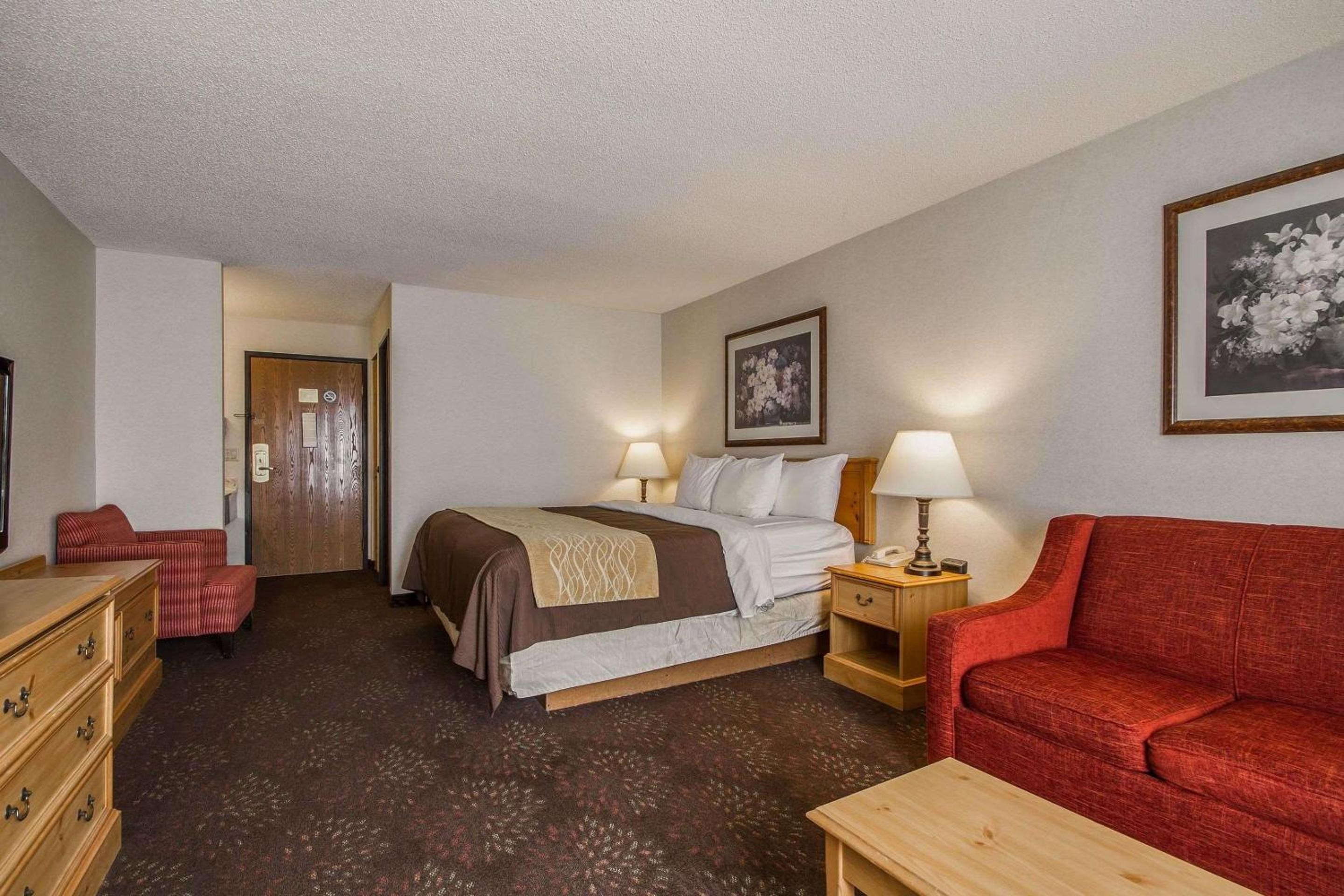 King Suite - Non-Smoking - Photo 4