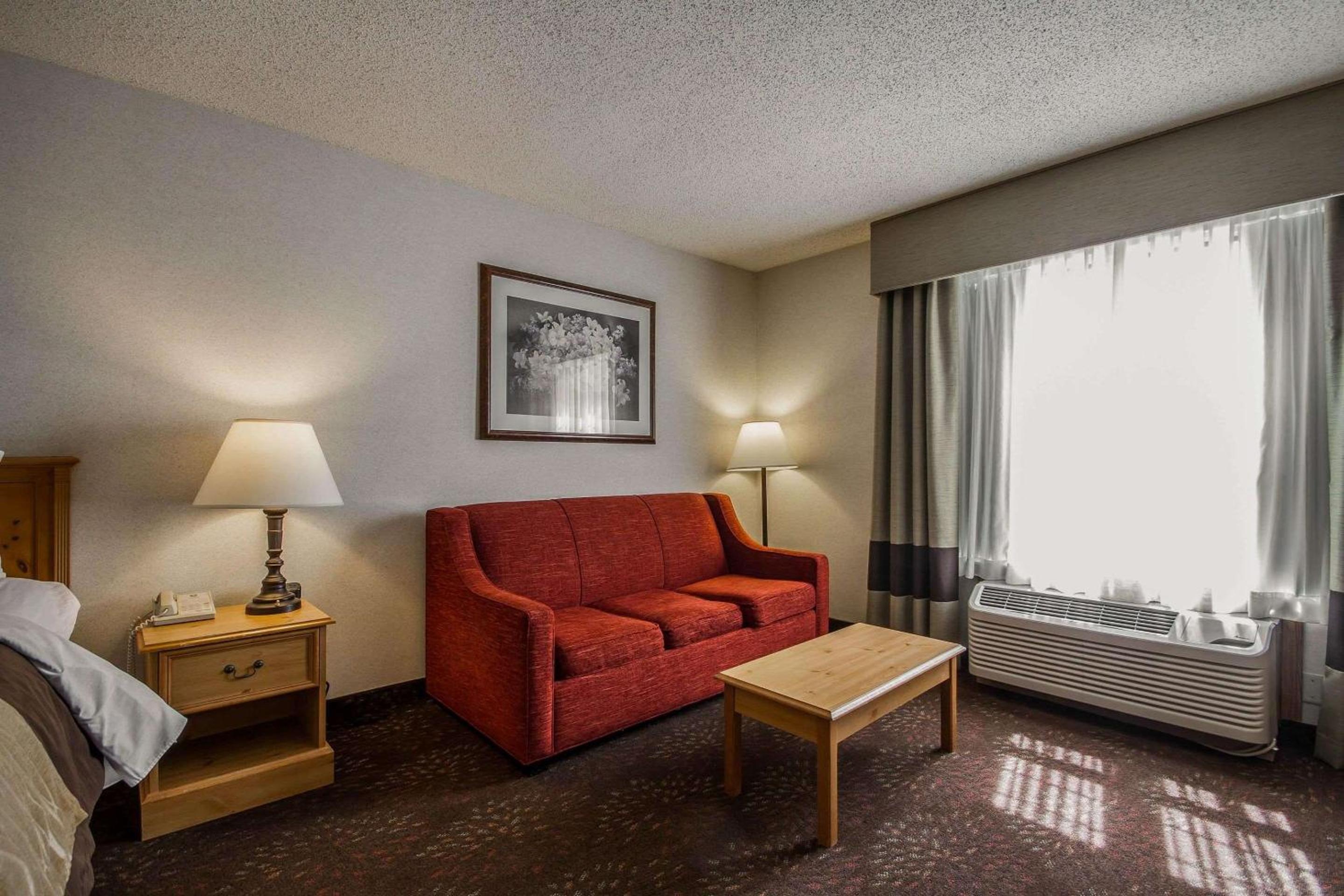 King Suite - Non-Smoking - Photo 2