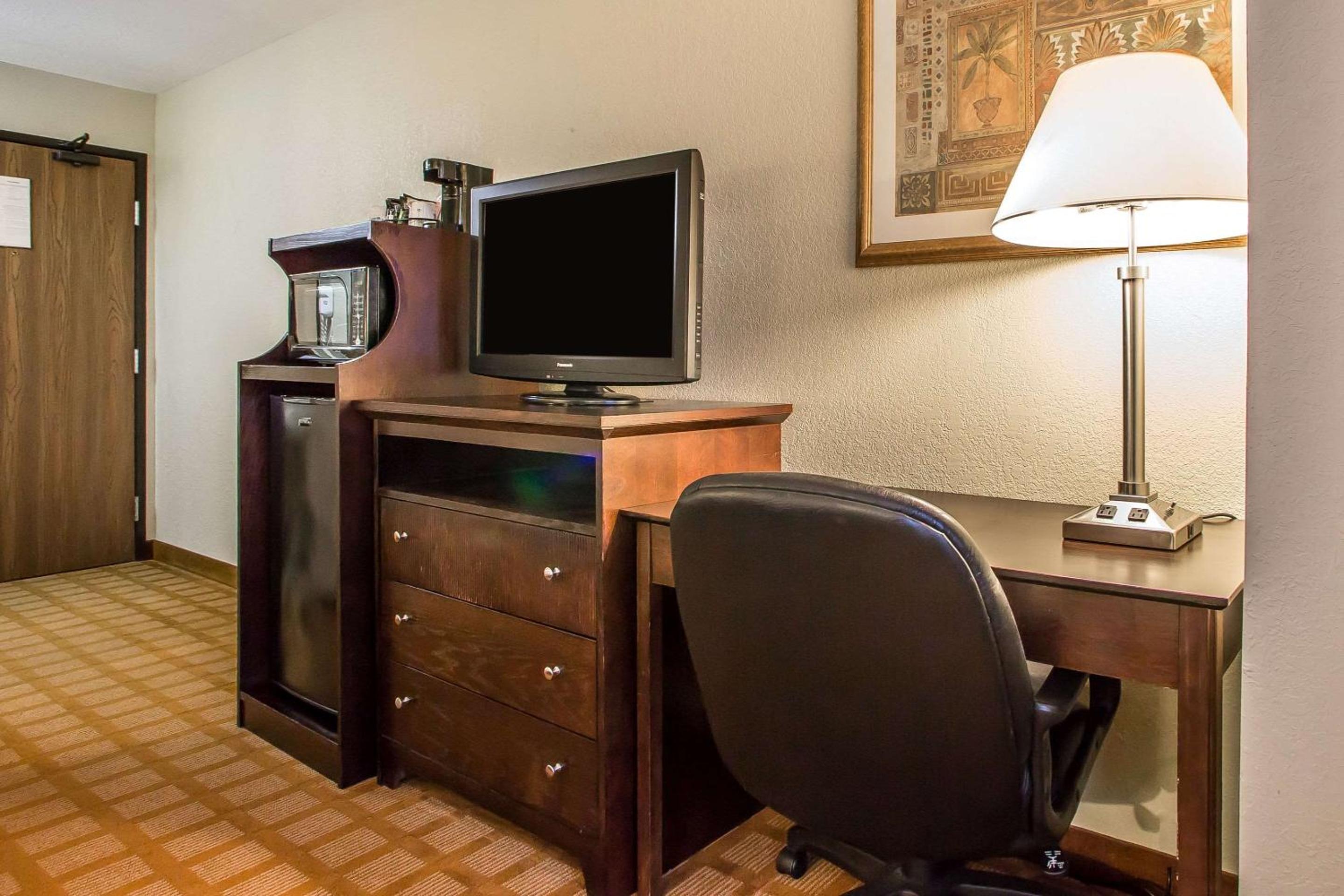 King Room - Non-Smoking - Photo 2