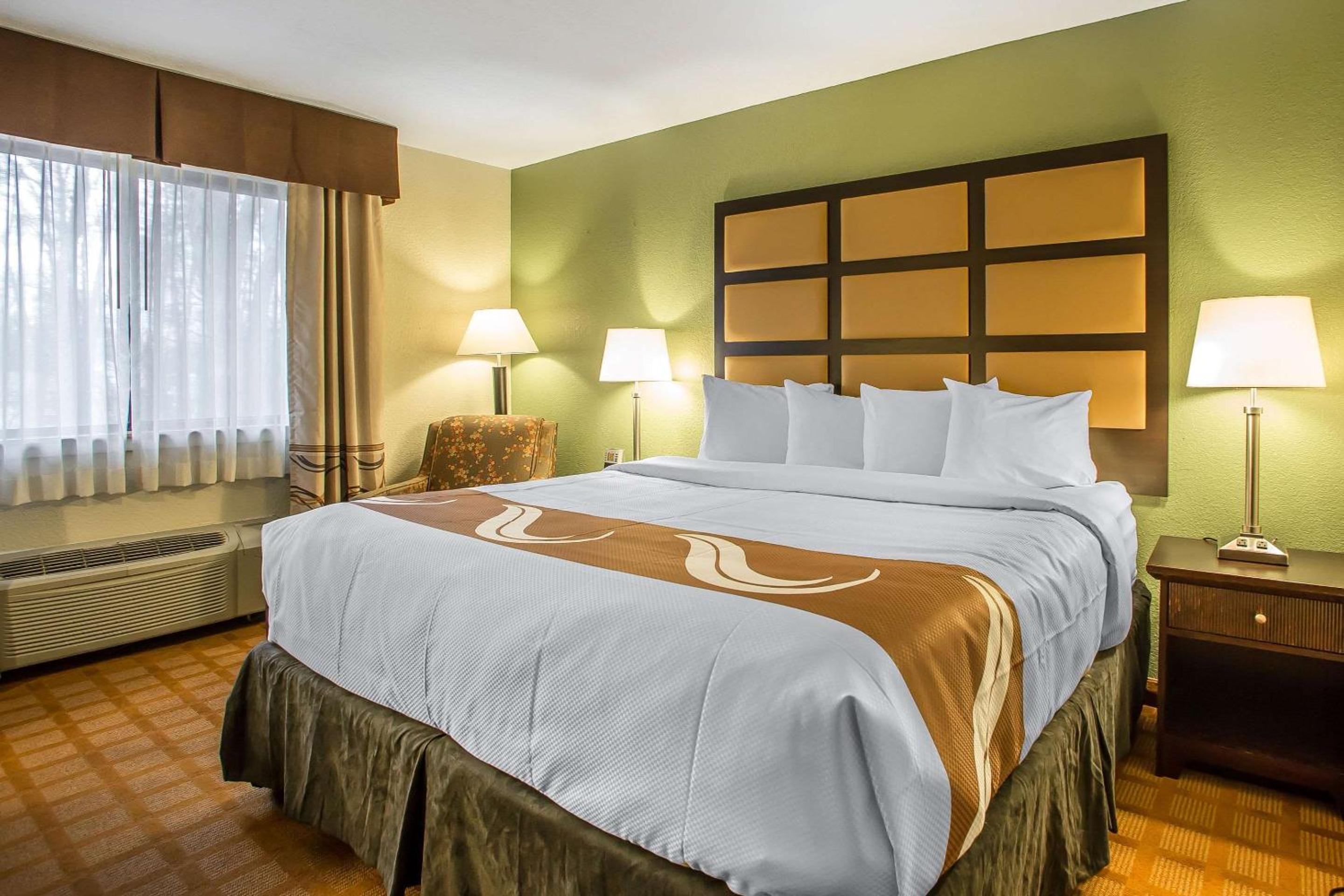 King Room - Non-Smoking - Photo 3