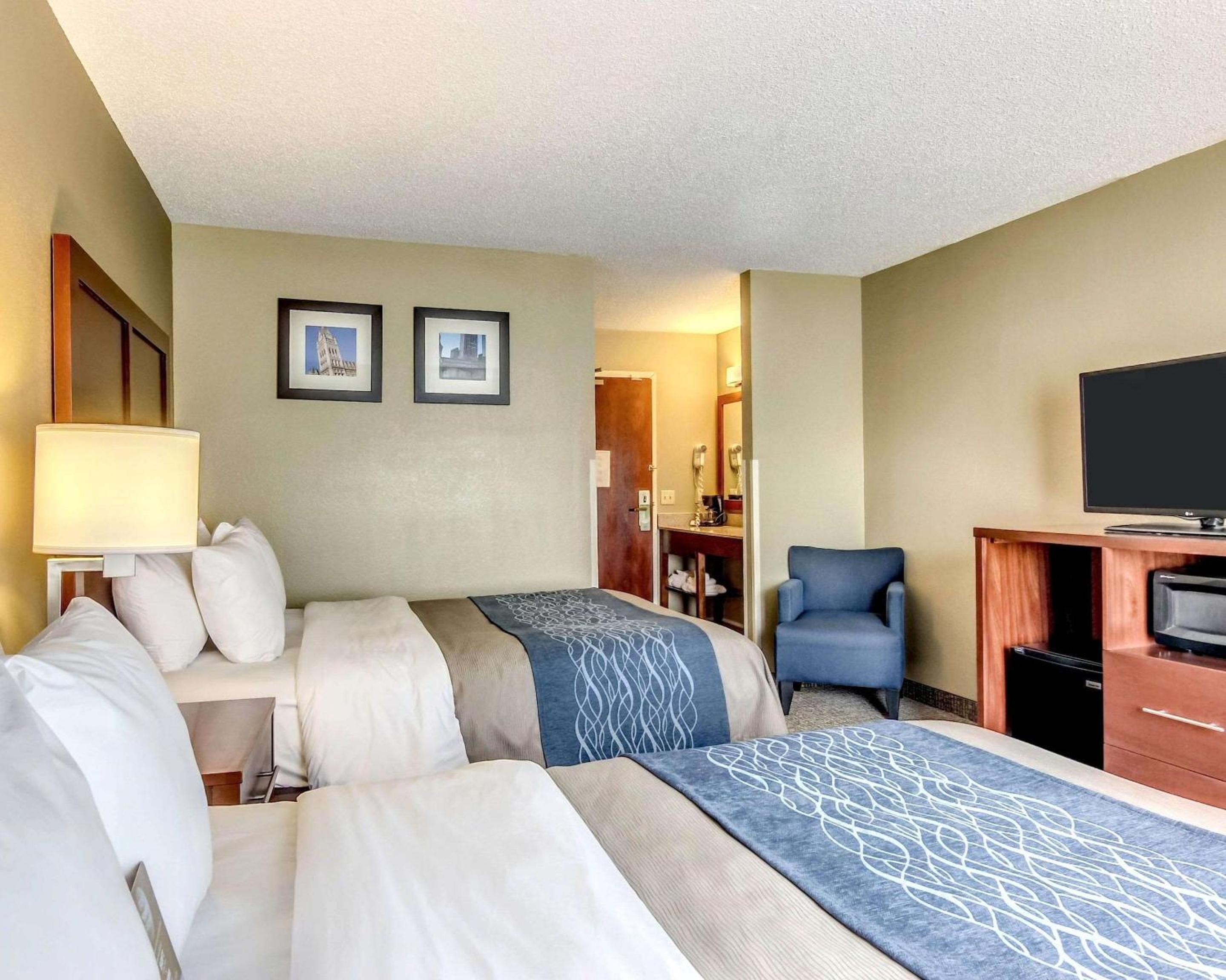 Queen Room with Two Queen Beds- Non-Smoking - Photo 1