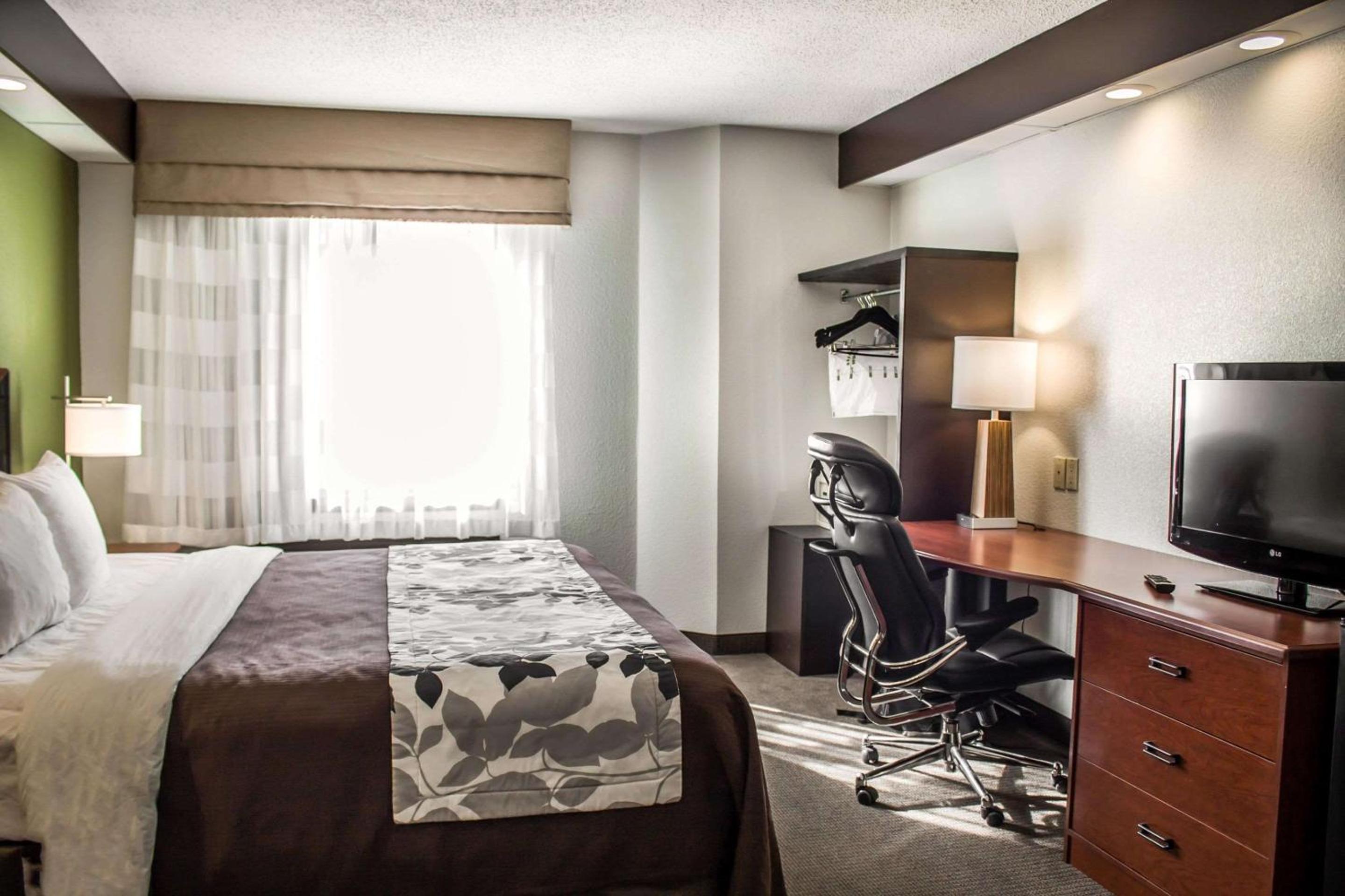 King Room - Non-Smoking - Photo 1