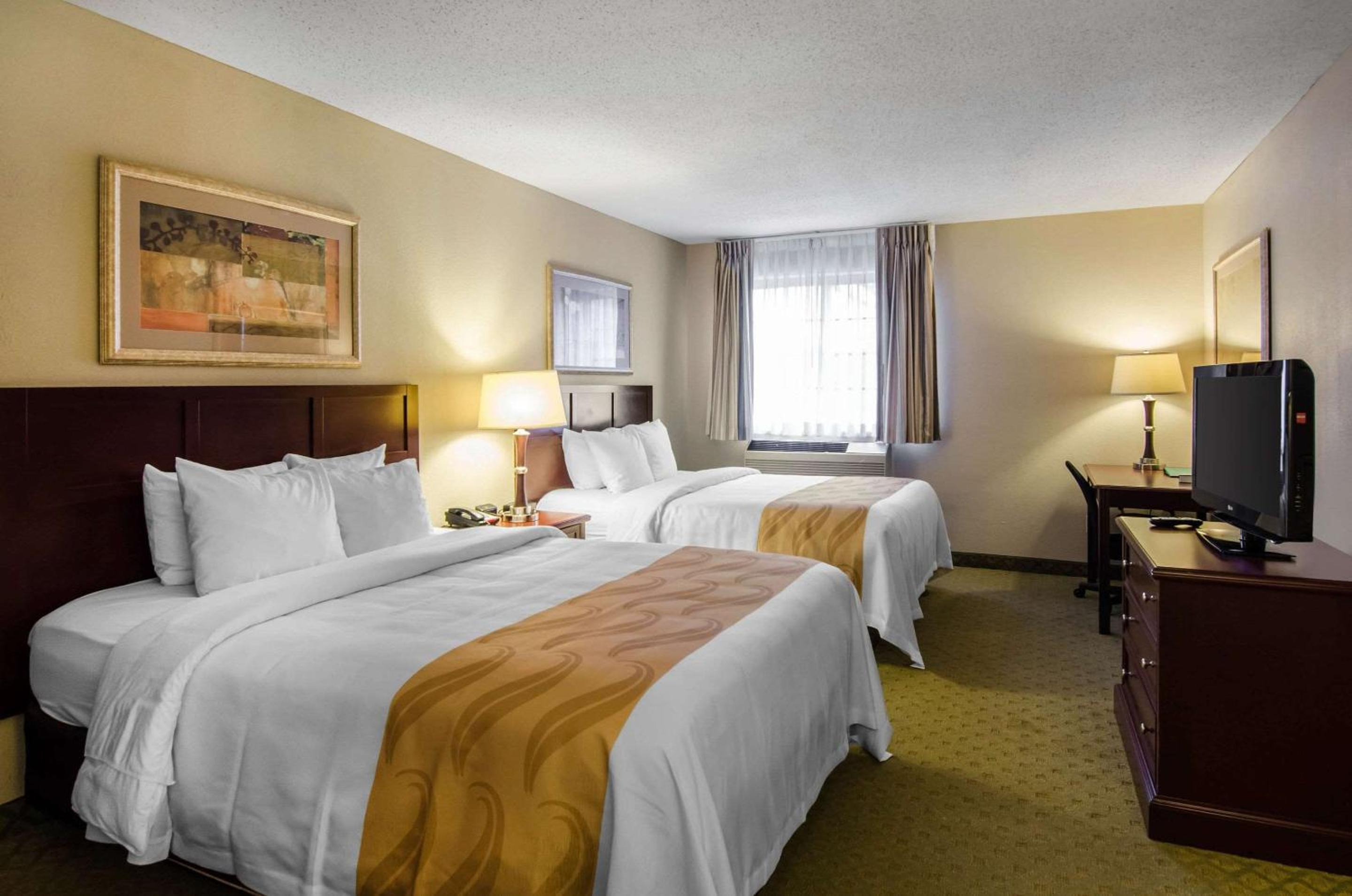 Queen Room with Two Queen Beds - Non-Smoking - Photo 1