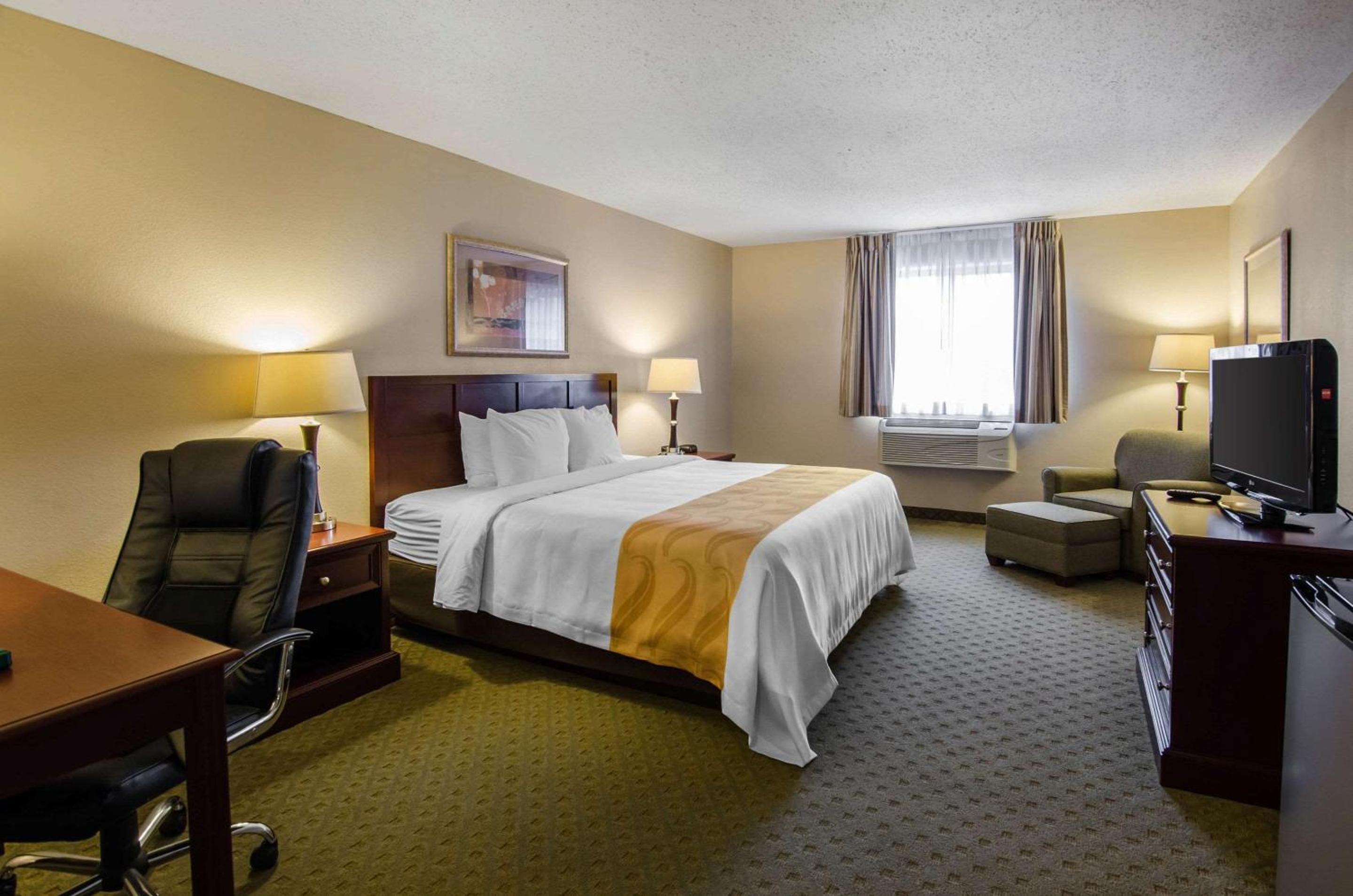 King Room - Non-Smoking - Photo 1