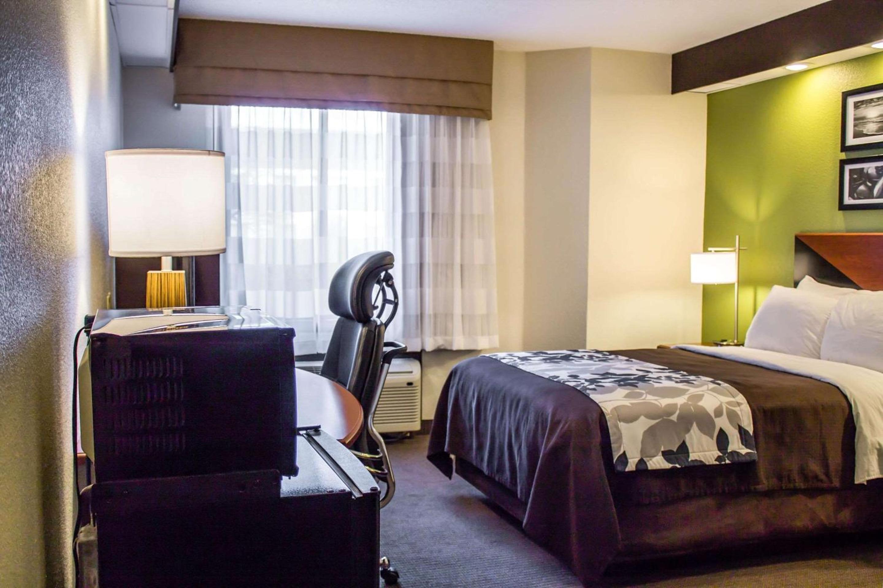 Double Room - Non-Smoking  - Photo 3