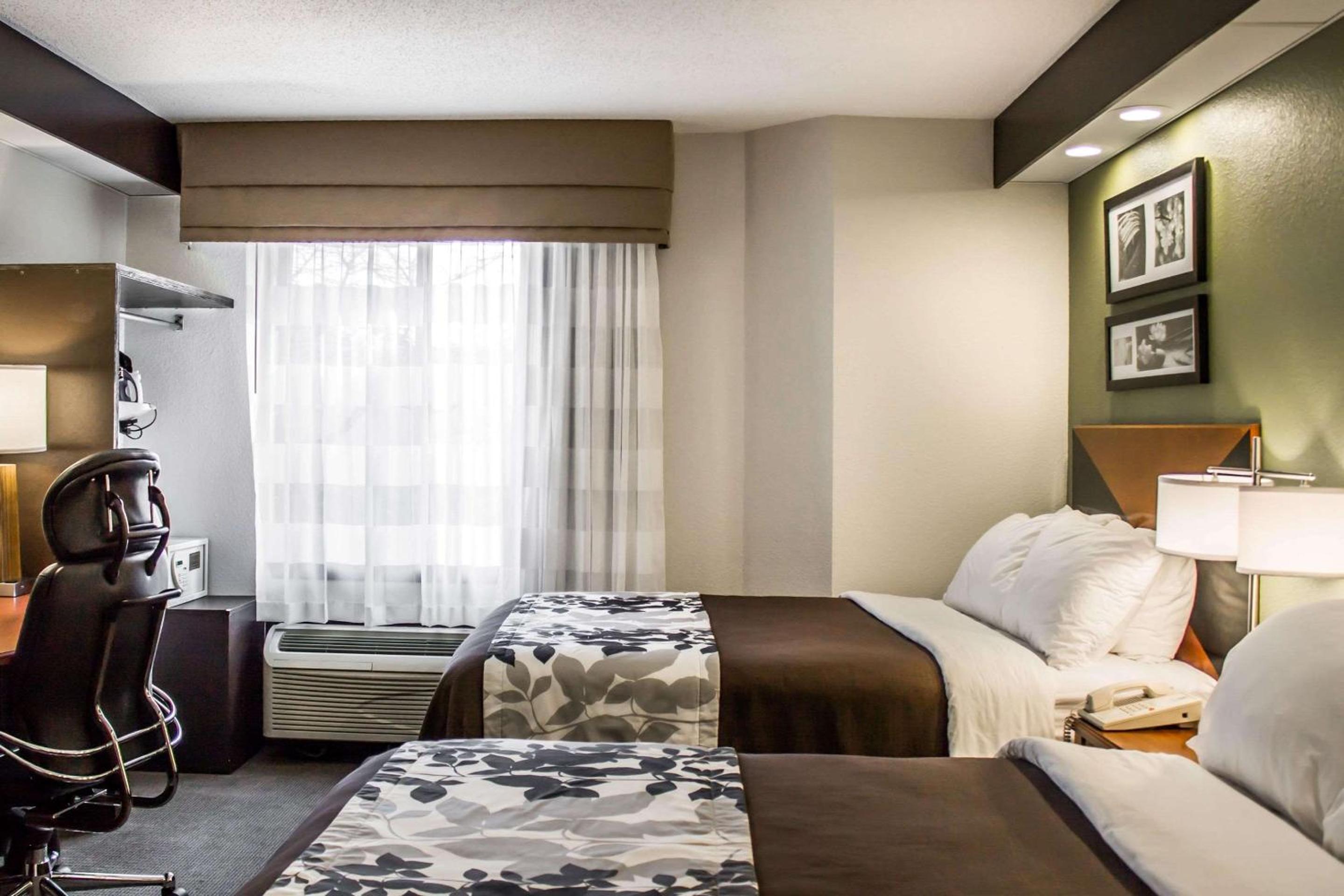 Double Room with Two Double Beds - Non-Smoking - Photo 4