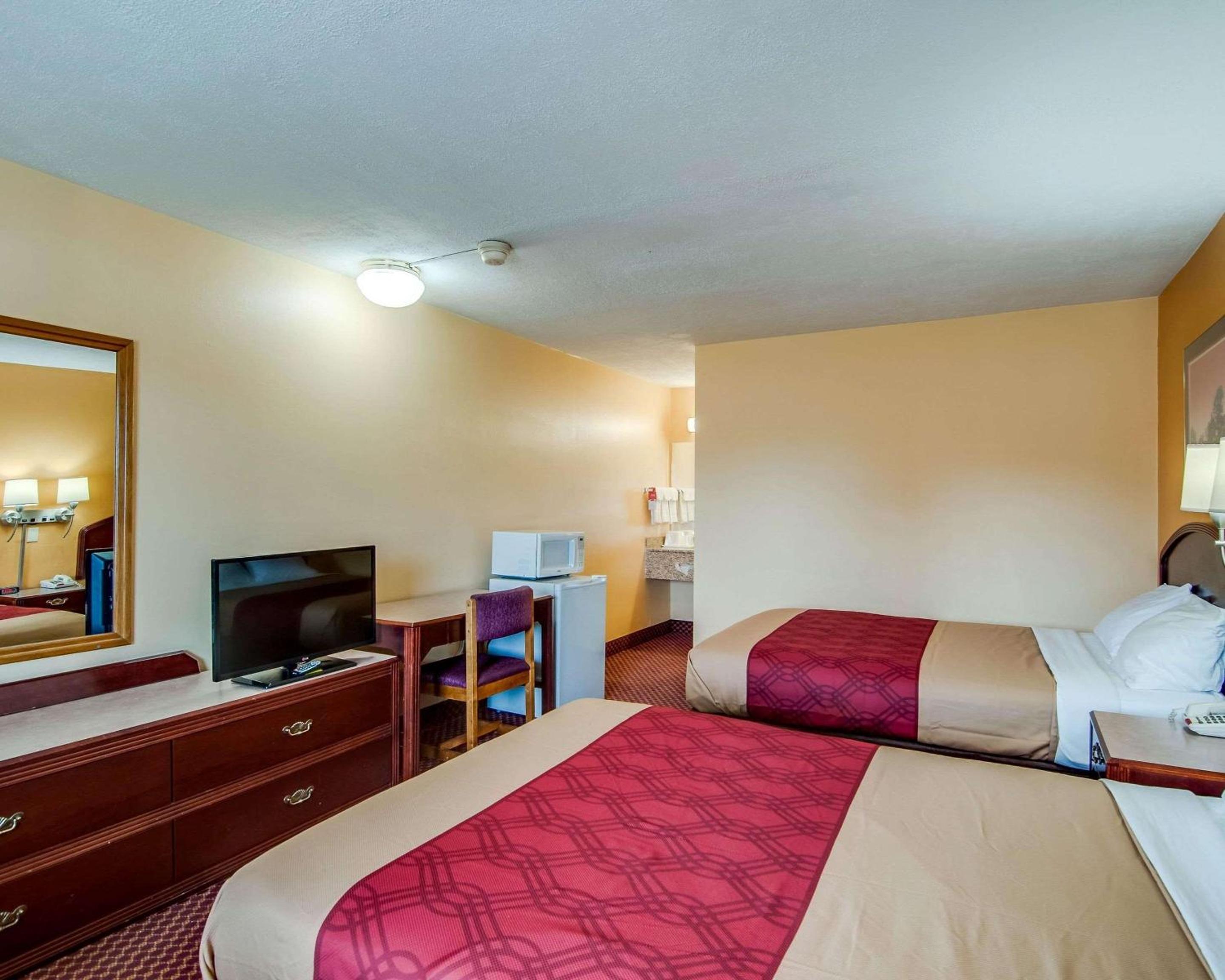 Double Room with Two Double Beds - Non-Smoking - Photo 3