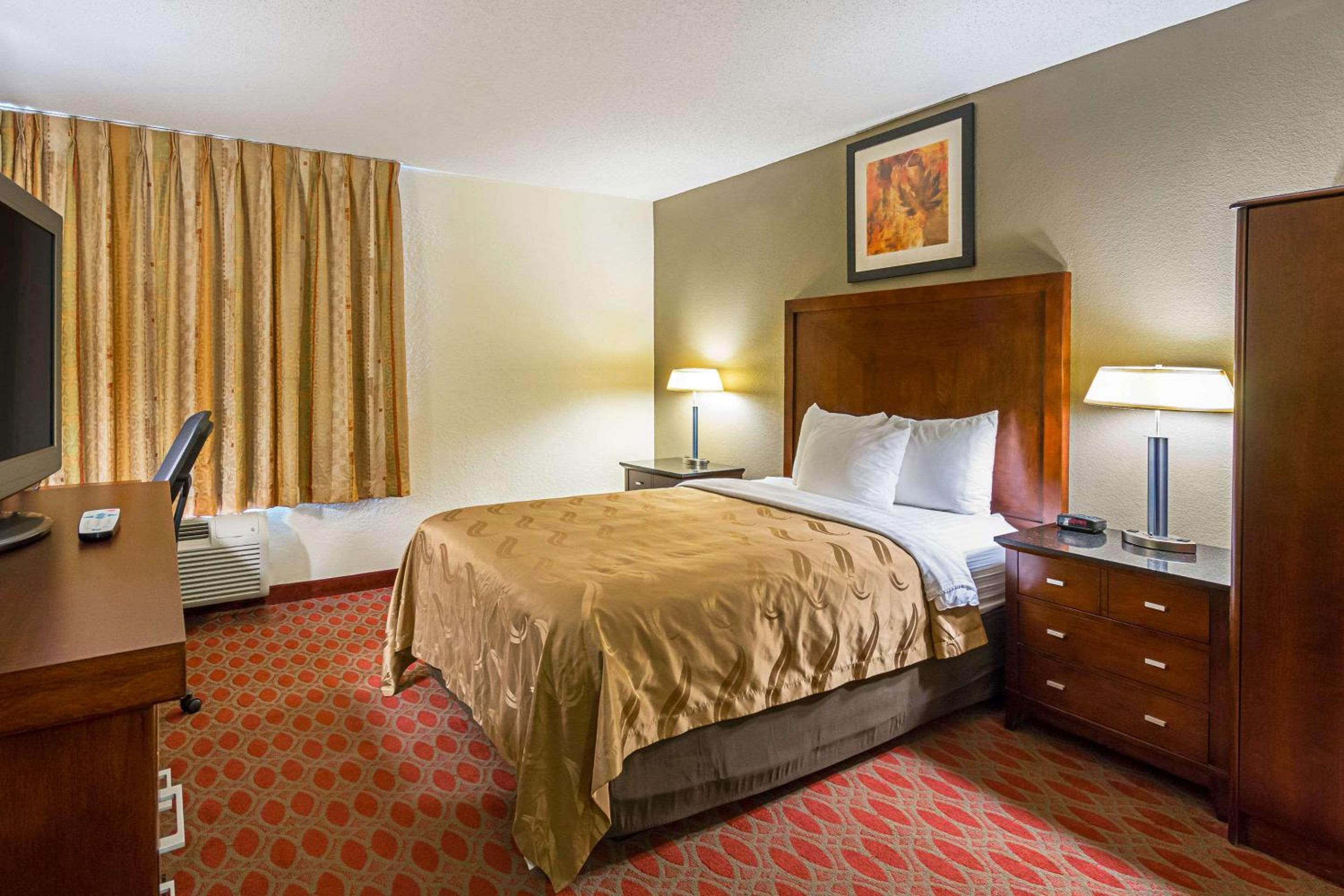 Queen Room - Accessible/Nonsmoking - Photo 4