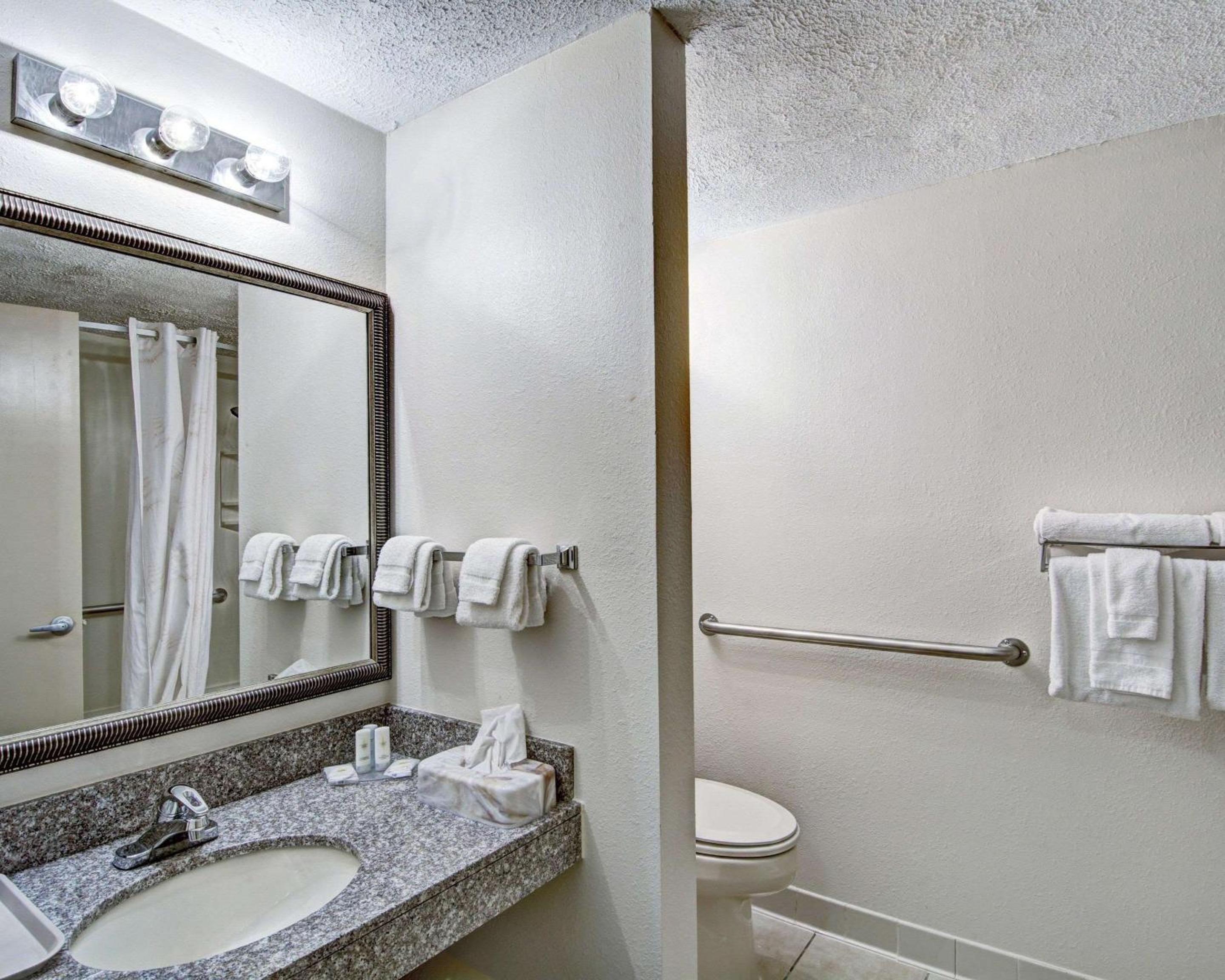 King Room - Accessible/Non-Smoking - Photo 5