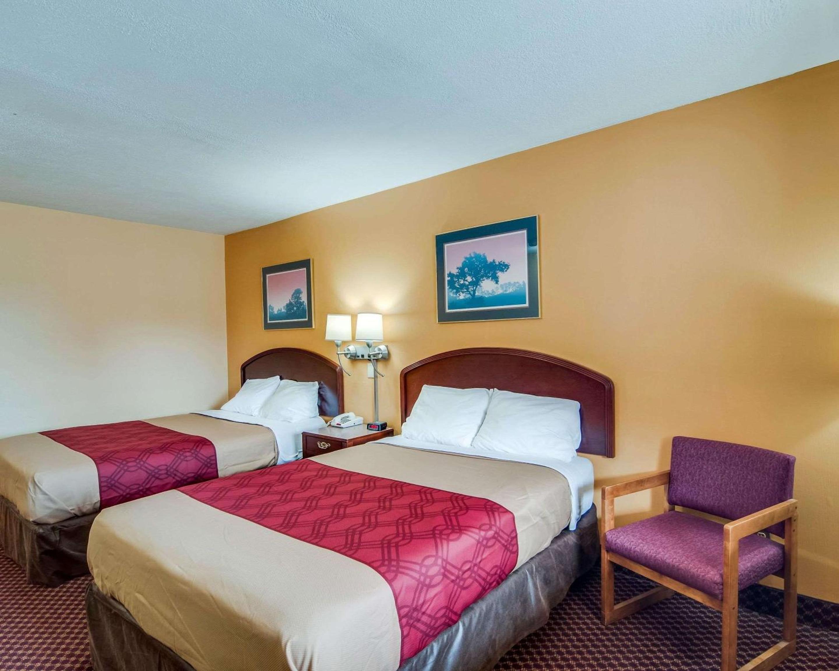 Double Room with Two Double Beds - Non-Smoking - Photo 4