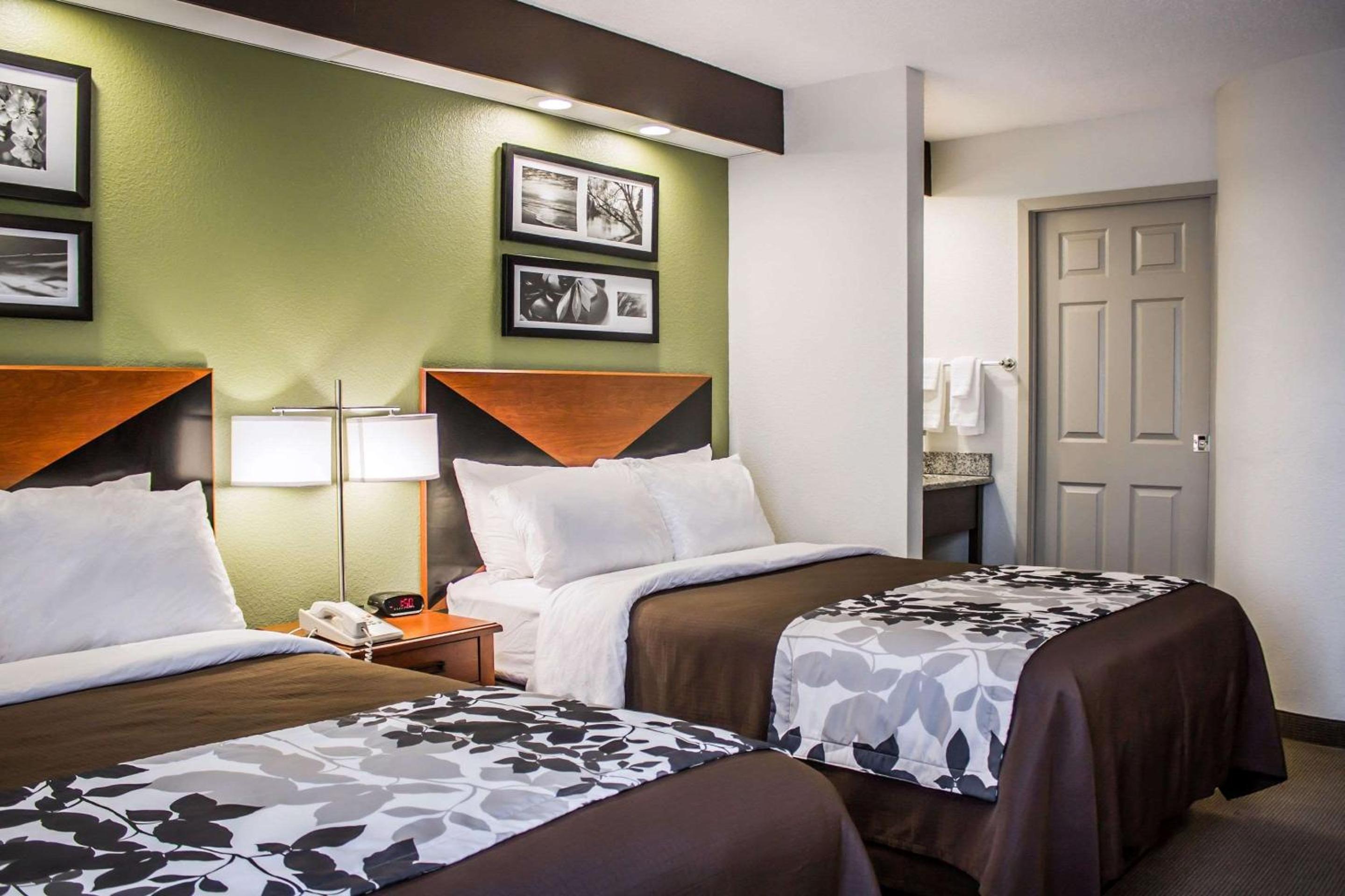 Double Room with Two Double Beds - Non-Smoking - Photo 2