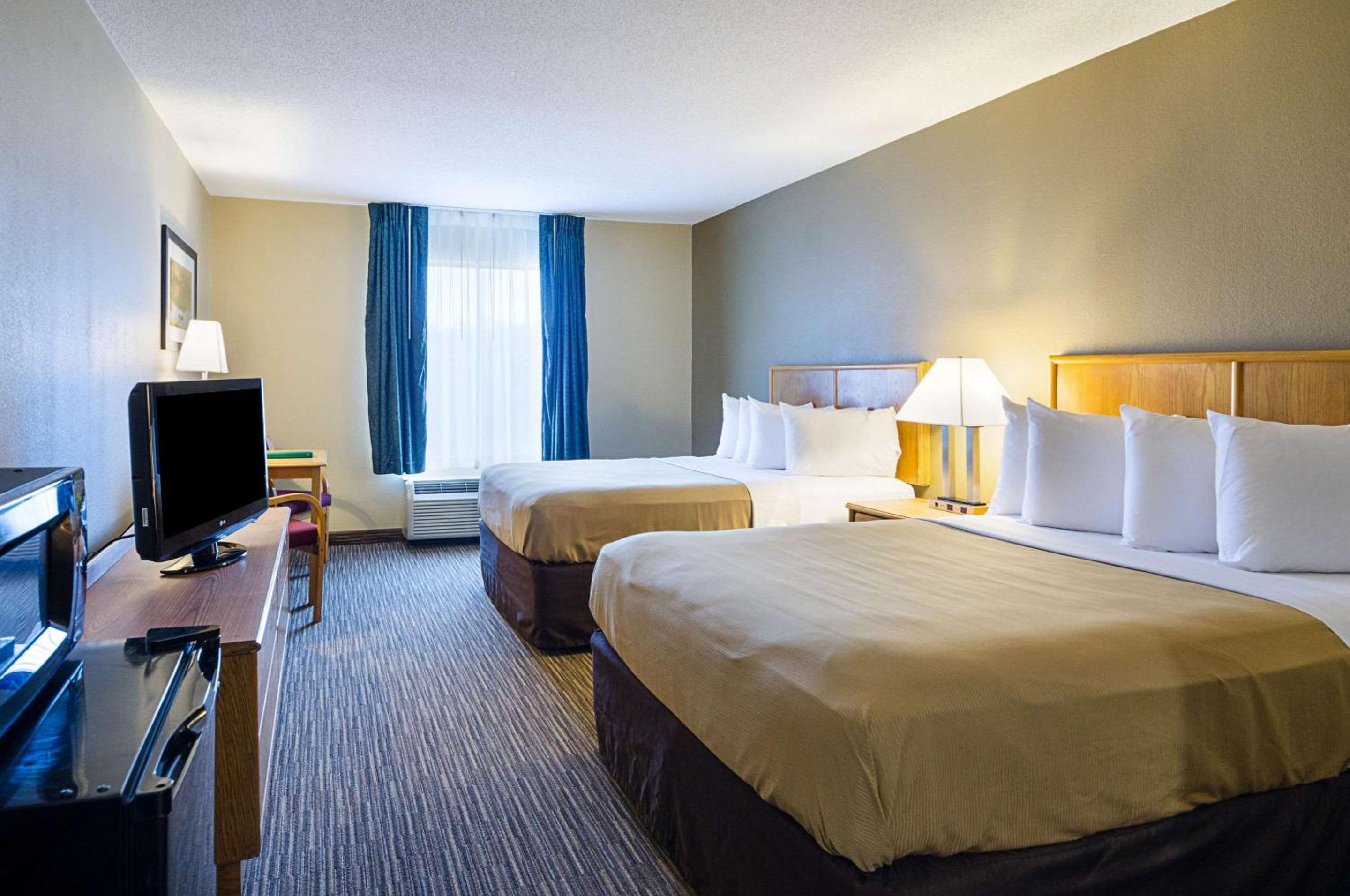 Double Room with Two Double Beds - Non-Smoking photo 2