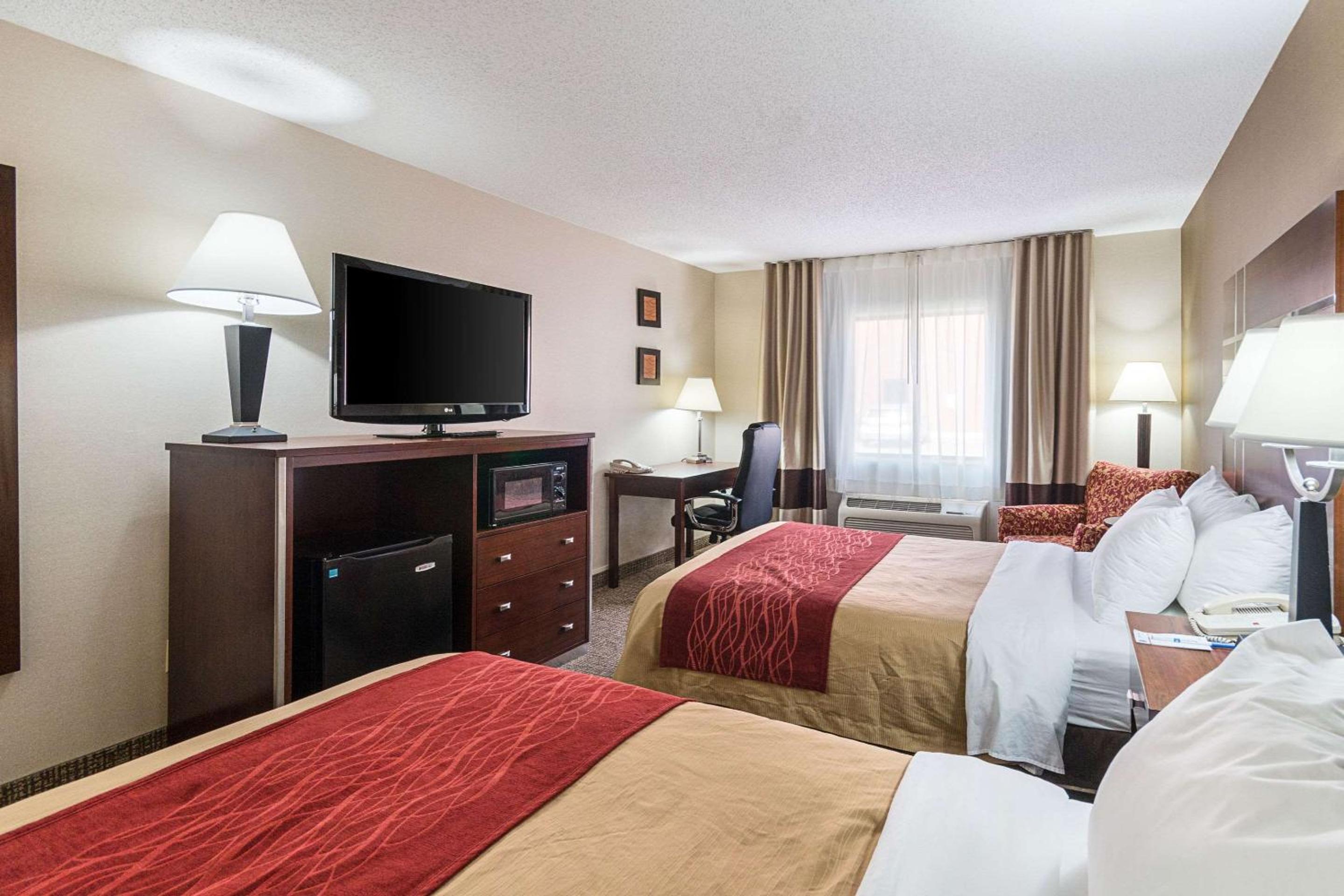 Double Room With Two Double Beds - Non-Smoking - Photo 2