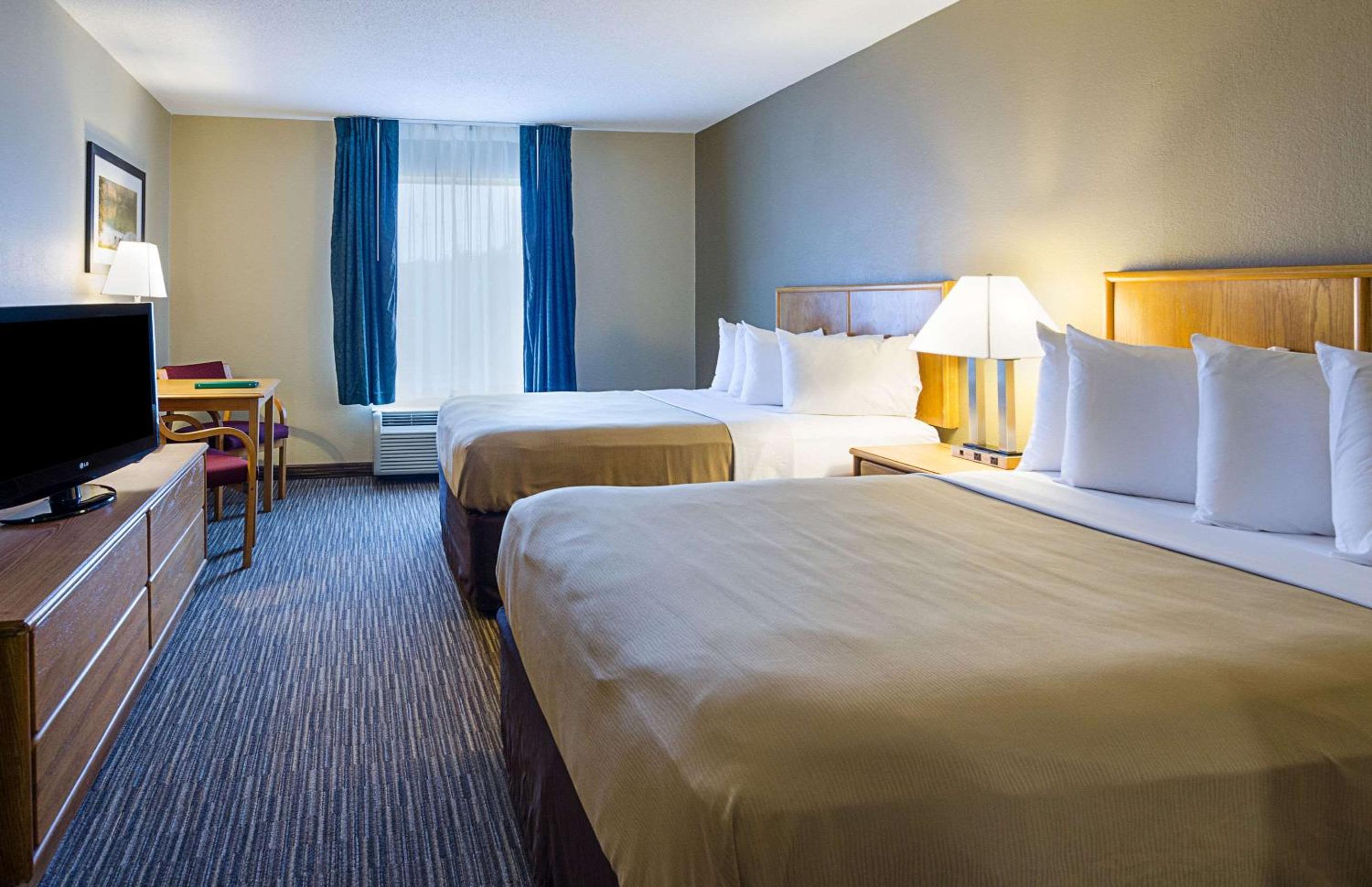 Double Room with Two Double Beds - Non-Smoking photo 3