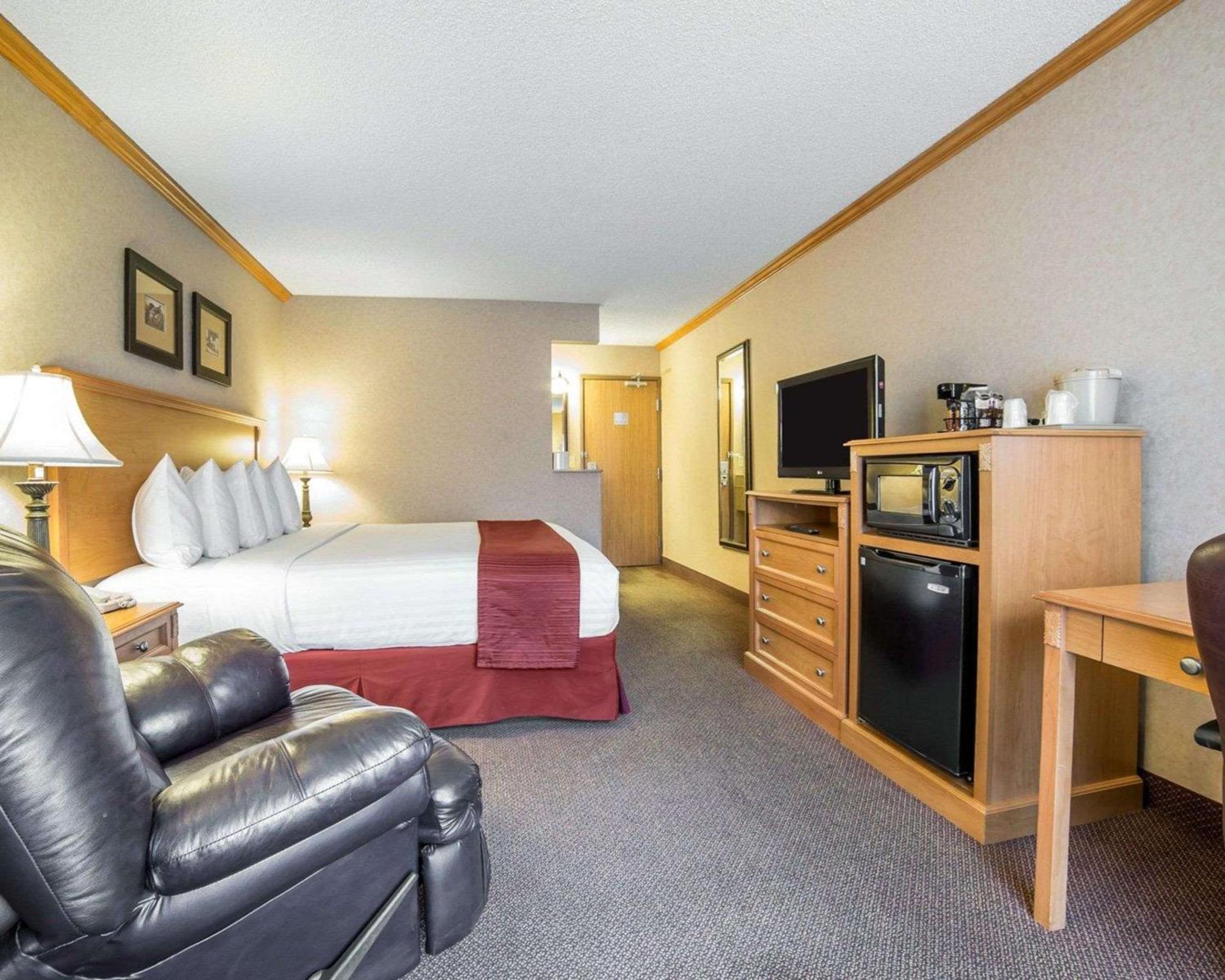 King Room - Non-Smoking - Photo 1