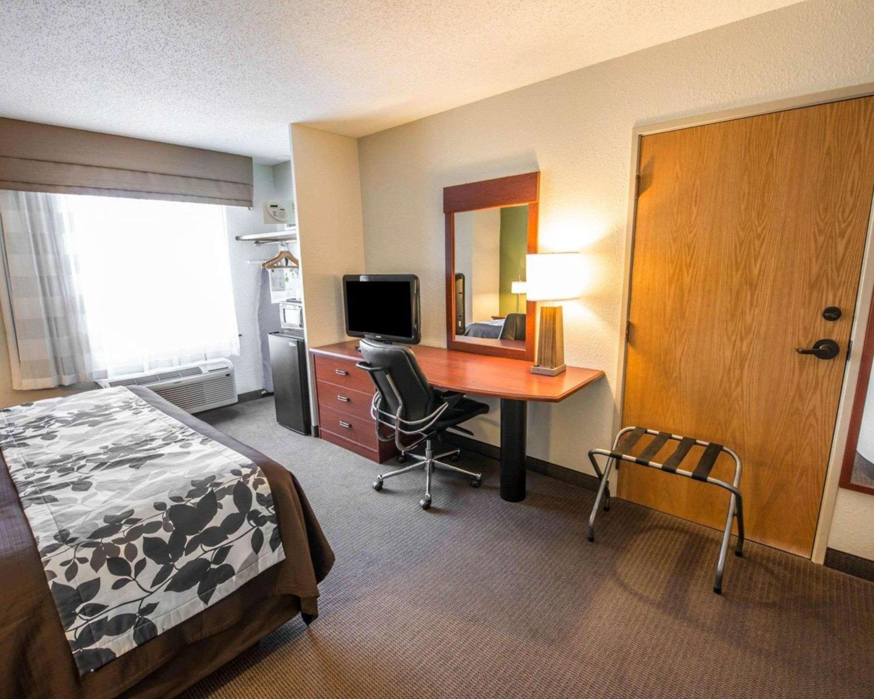 Queen Room - Accessible/Non-Smoking - Photo 3