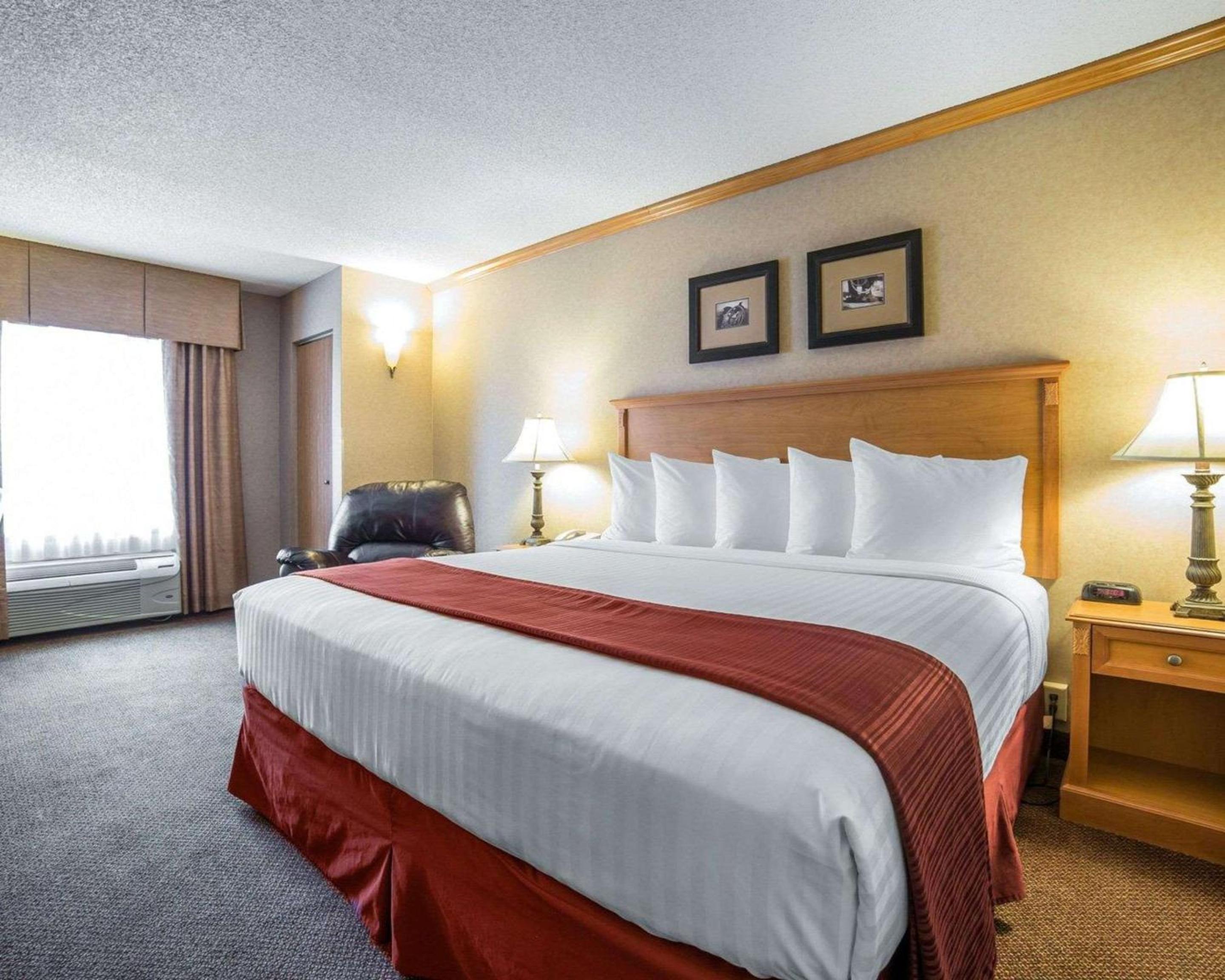 King Room - Non-Smoking - Photo 2
