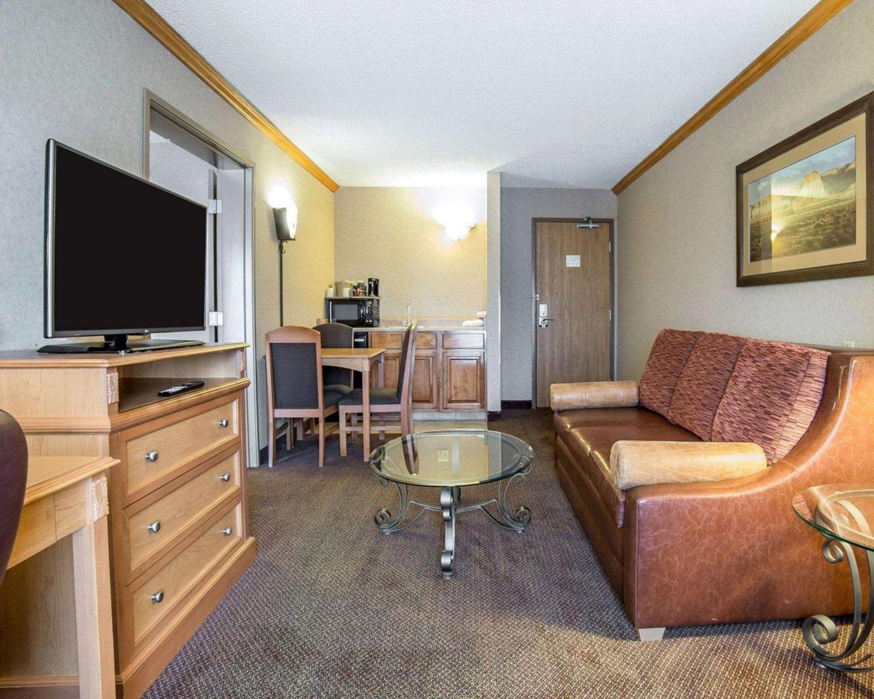 King Suite - Non-Smoking - Photo 1