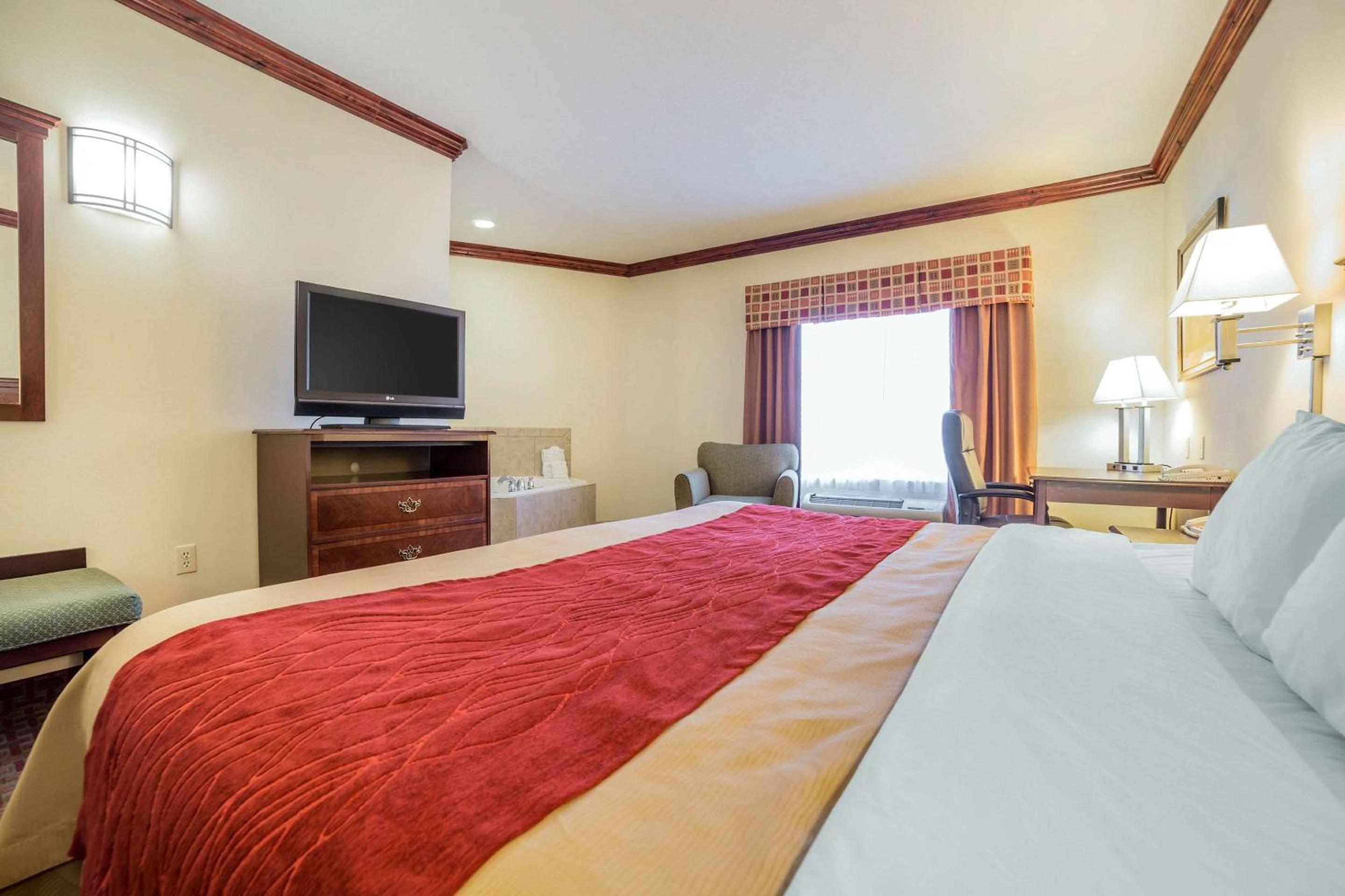 Standard King Room - Non-Smoking  - Photo 1