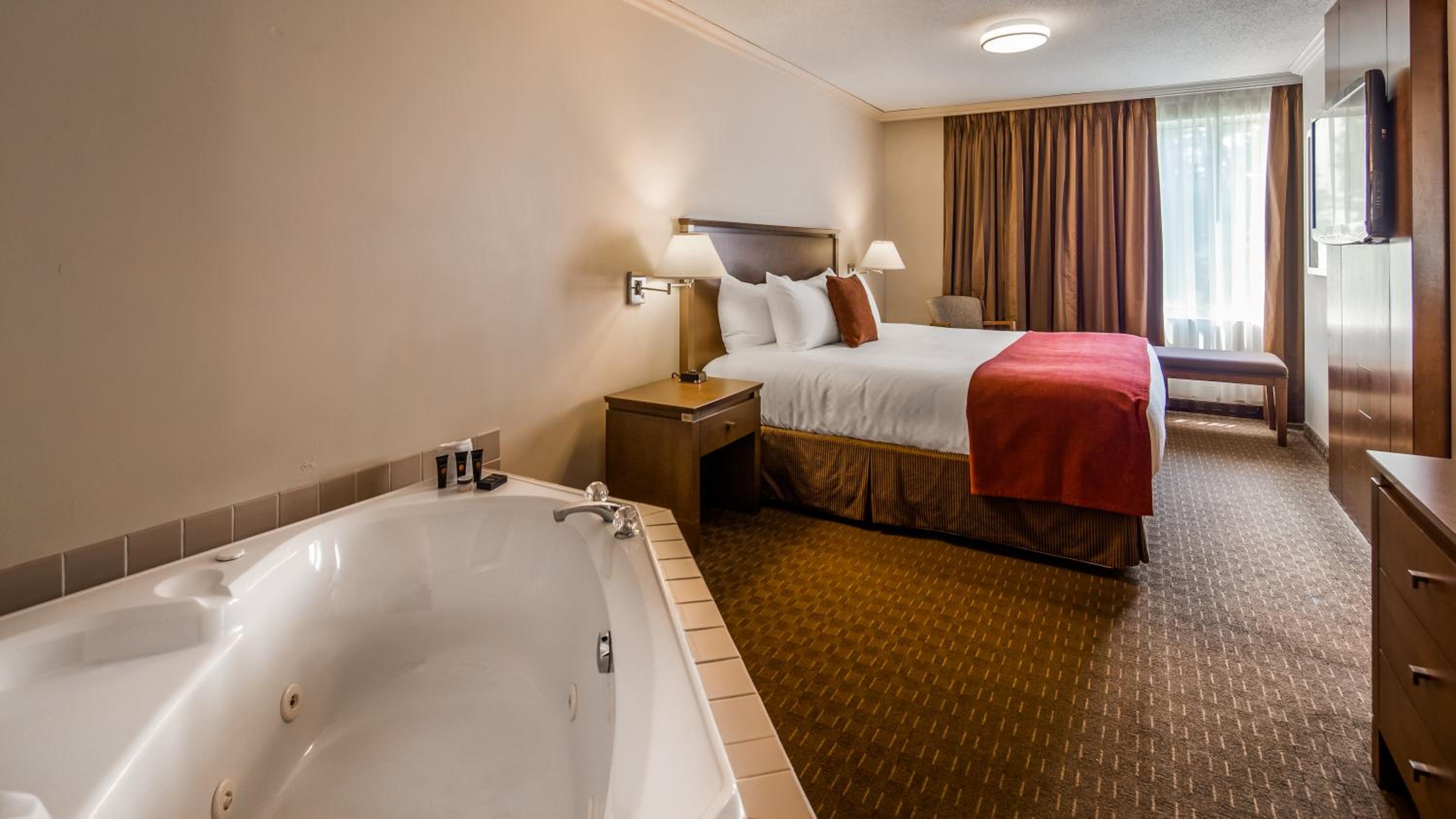 King Suite with Spa Bath - Sofa Bed - Non Smoking - Photo 3