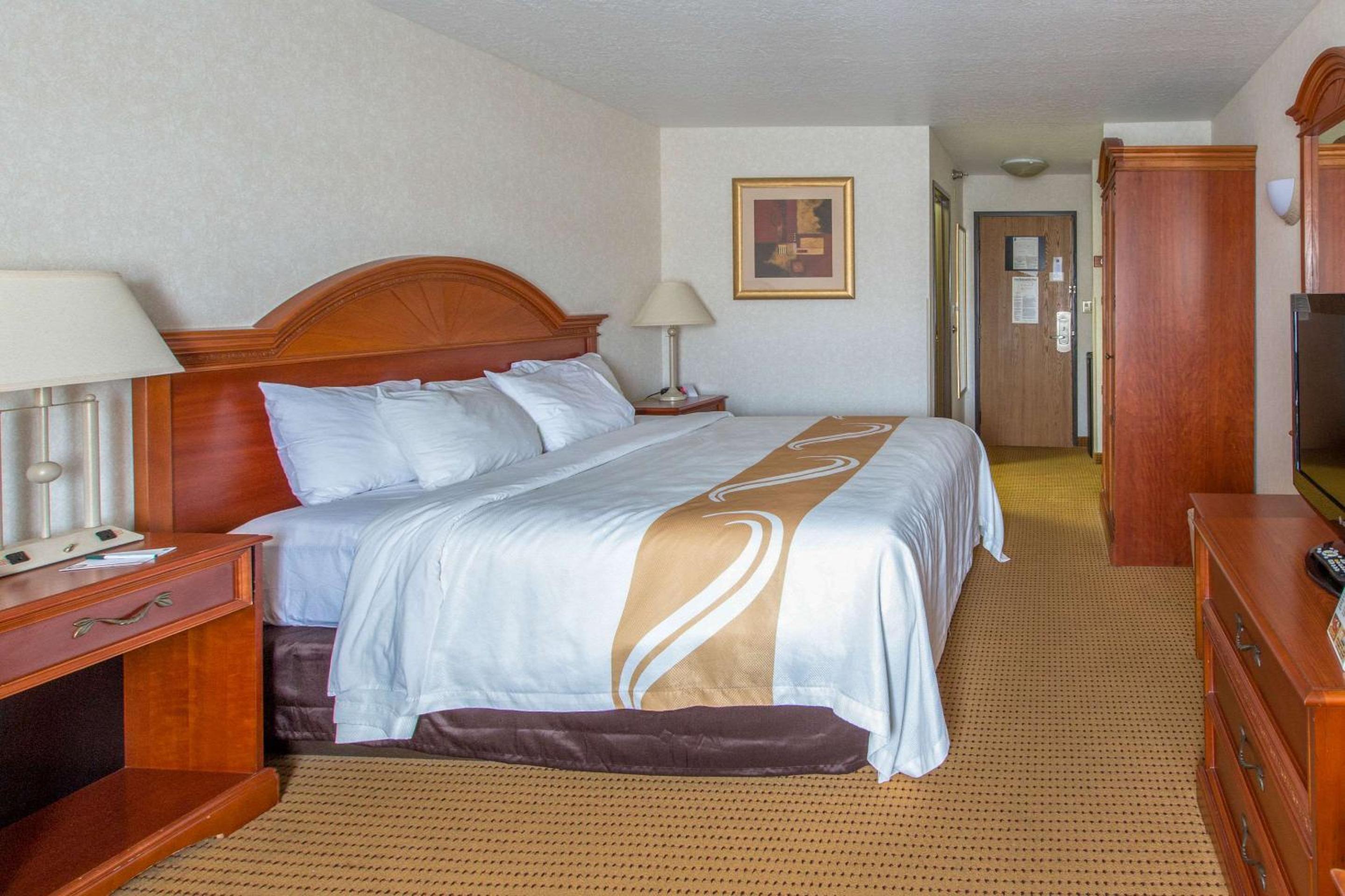 King Room - Non-Smoking - Photo 2